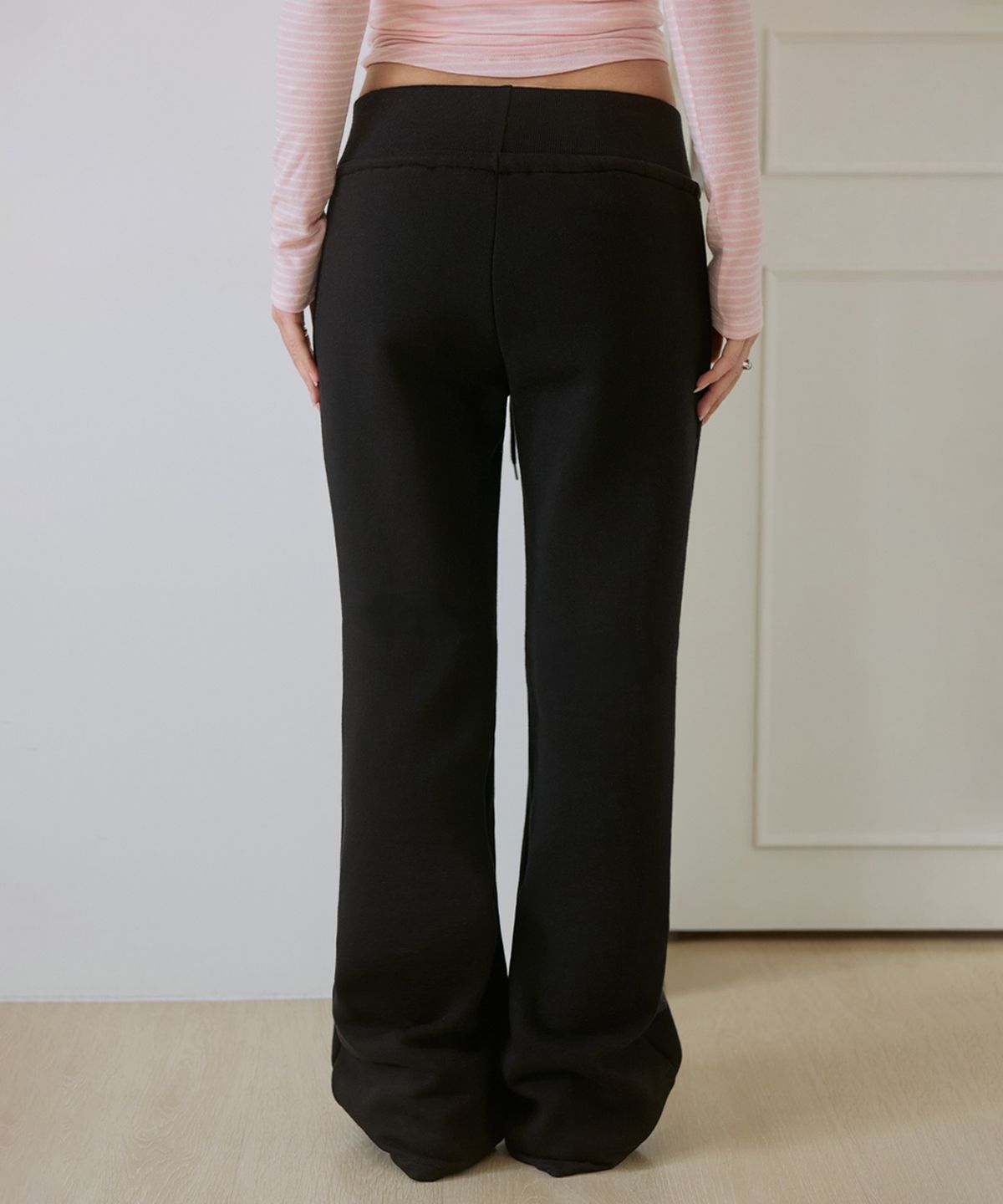 로제프란츠(ROSEFRANTZ) Wide Waistband Fleece Bootcut Pants [Black]