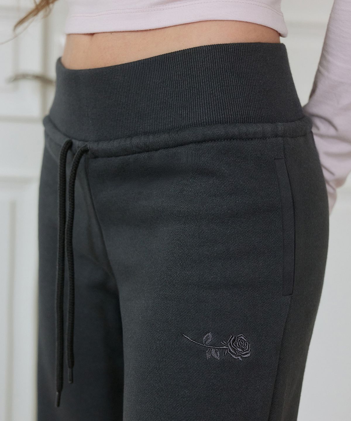 로제프란츠(ROSEFRANTZ) Wide Waistband Fleece Bootcut Pants [Charcoal]