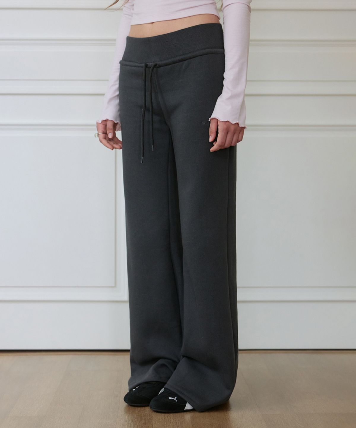 로제프란츠(ROSEFRANTZ) Wide Waistband Fleece Bootcut Pants [Charcoal]