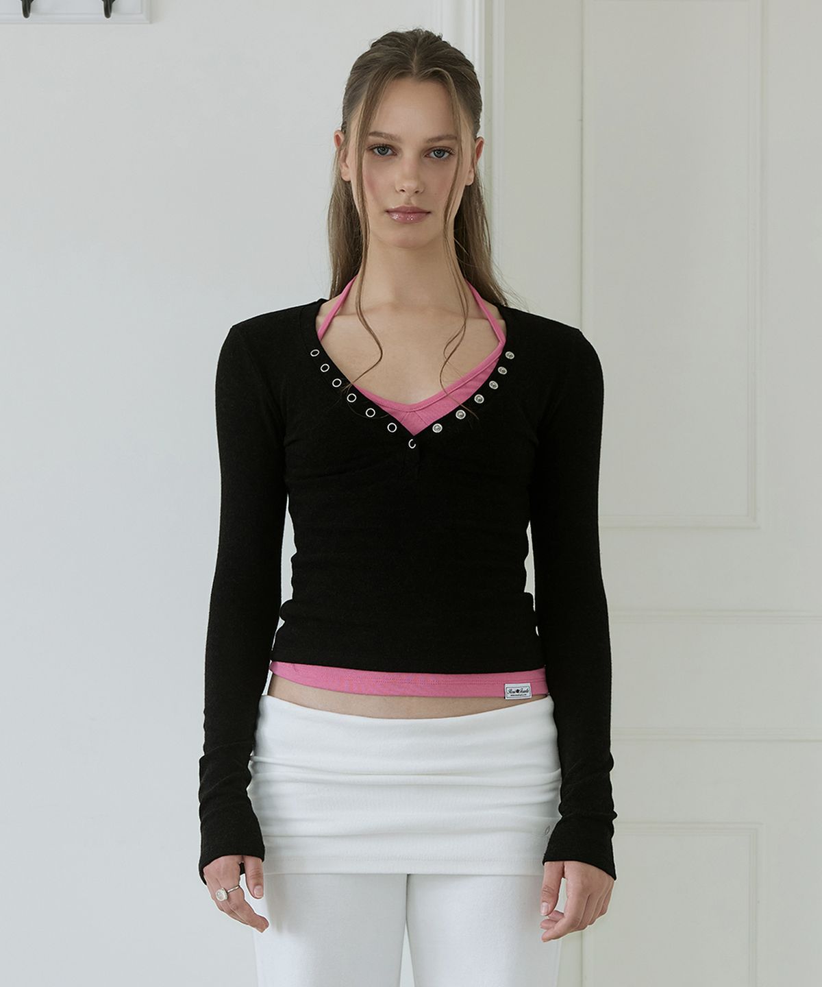 로제프란츠(ROSEFRANTZ) Deep V-Neck Henley Long Sleeve [Black]
