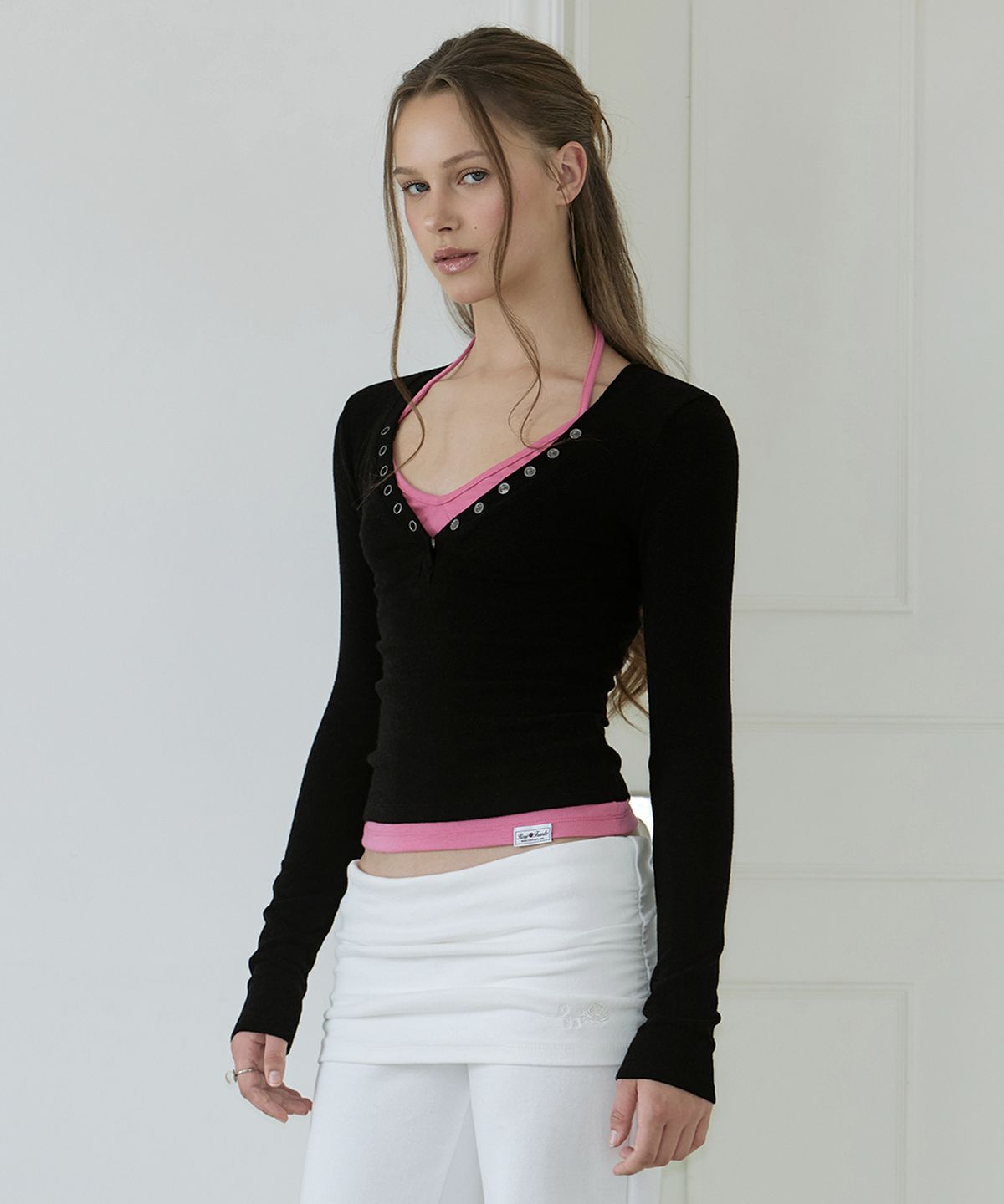 로제프란츠(ROSEFRANTZ) Deep V-Neck Henley Long Sleeve [Black]