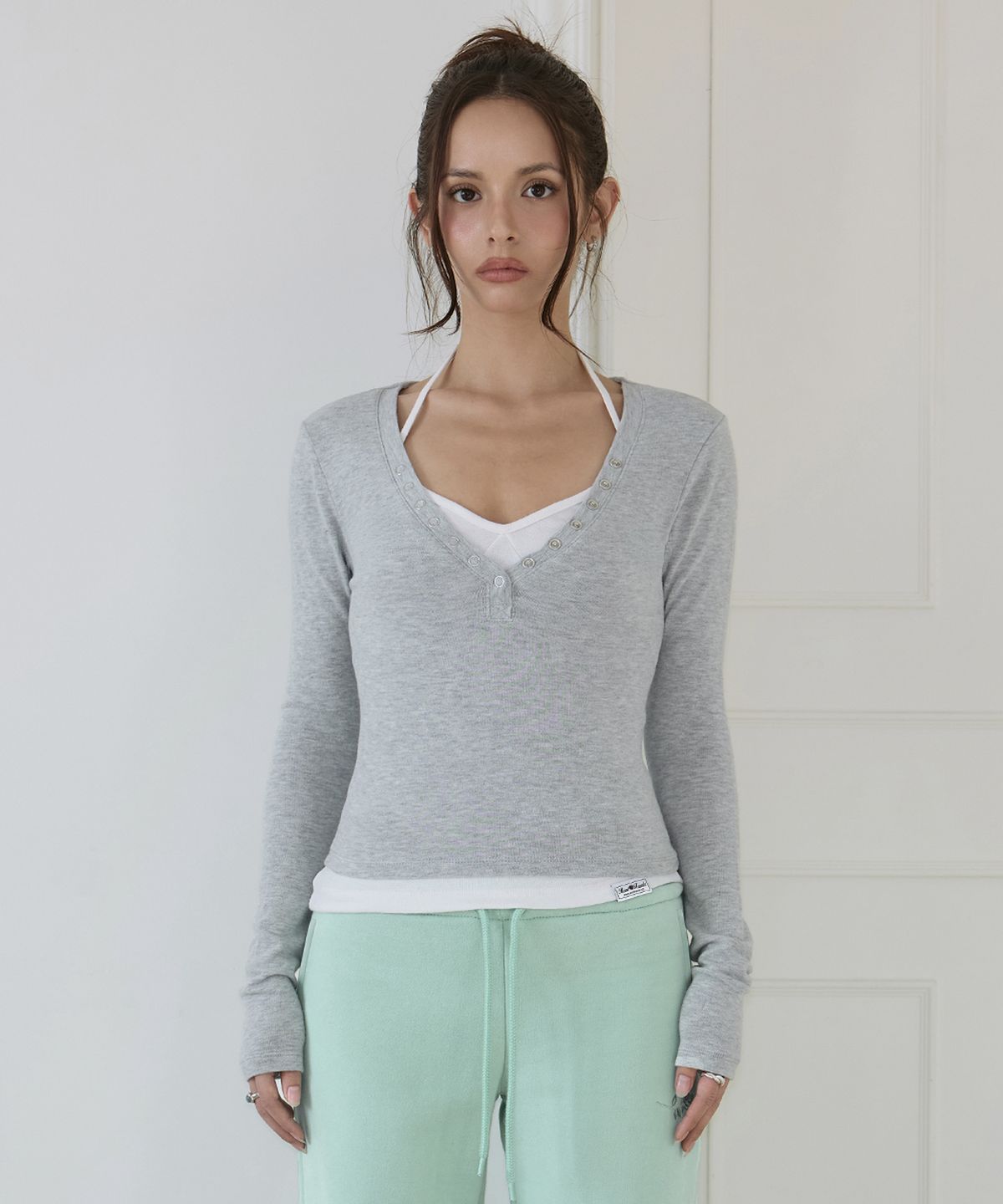 로제프란츠(ROSEFRANTZ) Deep V-Neck Henley Long Sleeve [Gray]