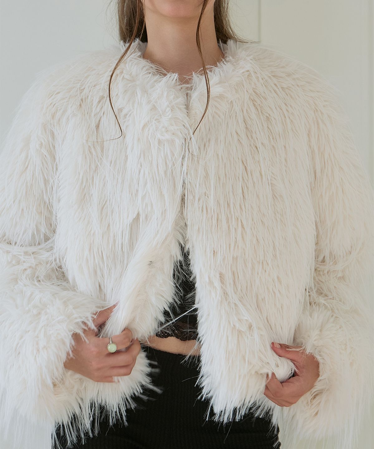 로제프란츠(ROSEFRANTZ) Shaggy Fur Cropped Jacket [Ivory]