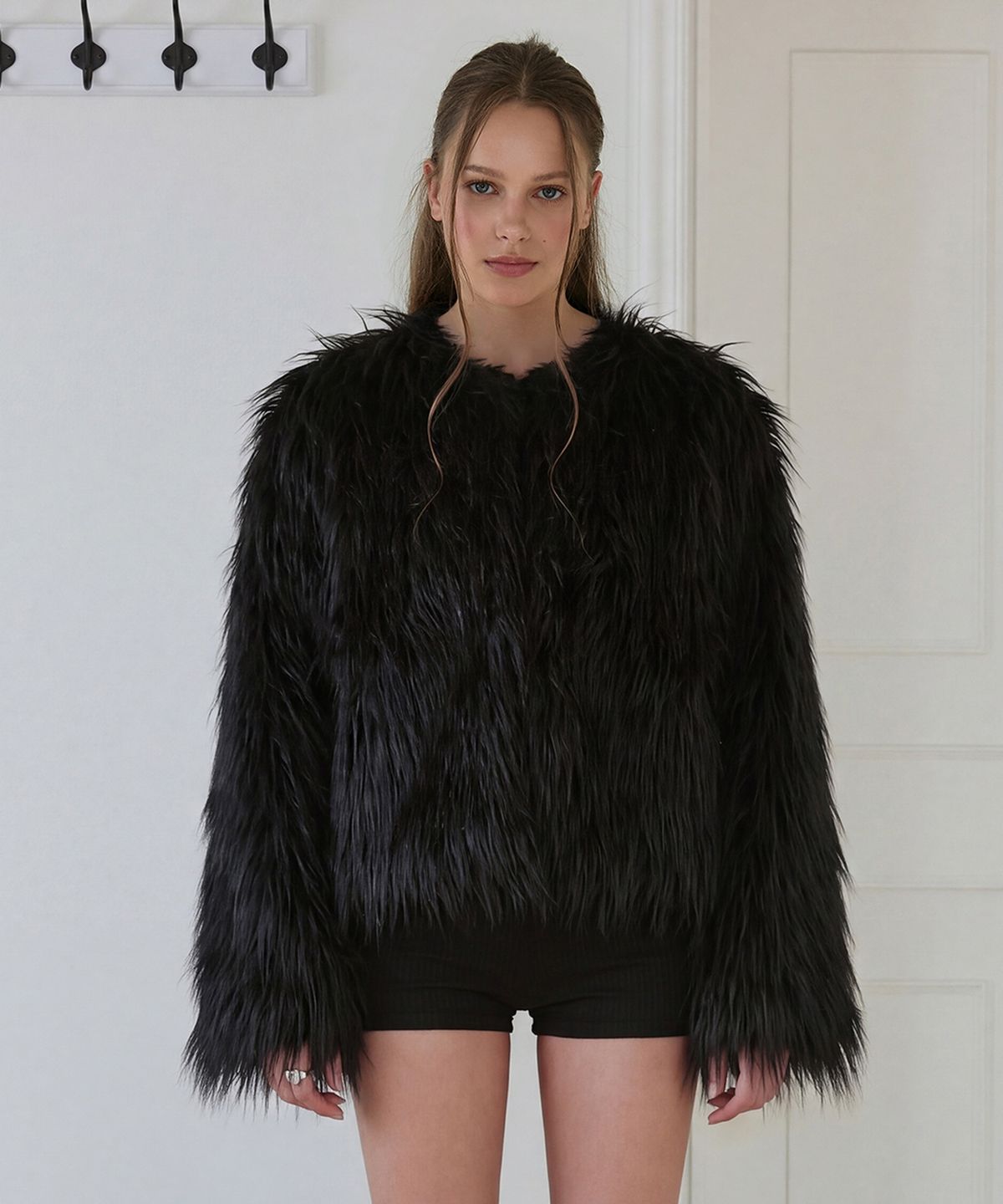 로제프란츠(ROSEFRANTZ) Shaggy Fur Cropped Jacket [Black]