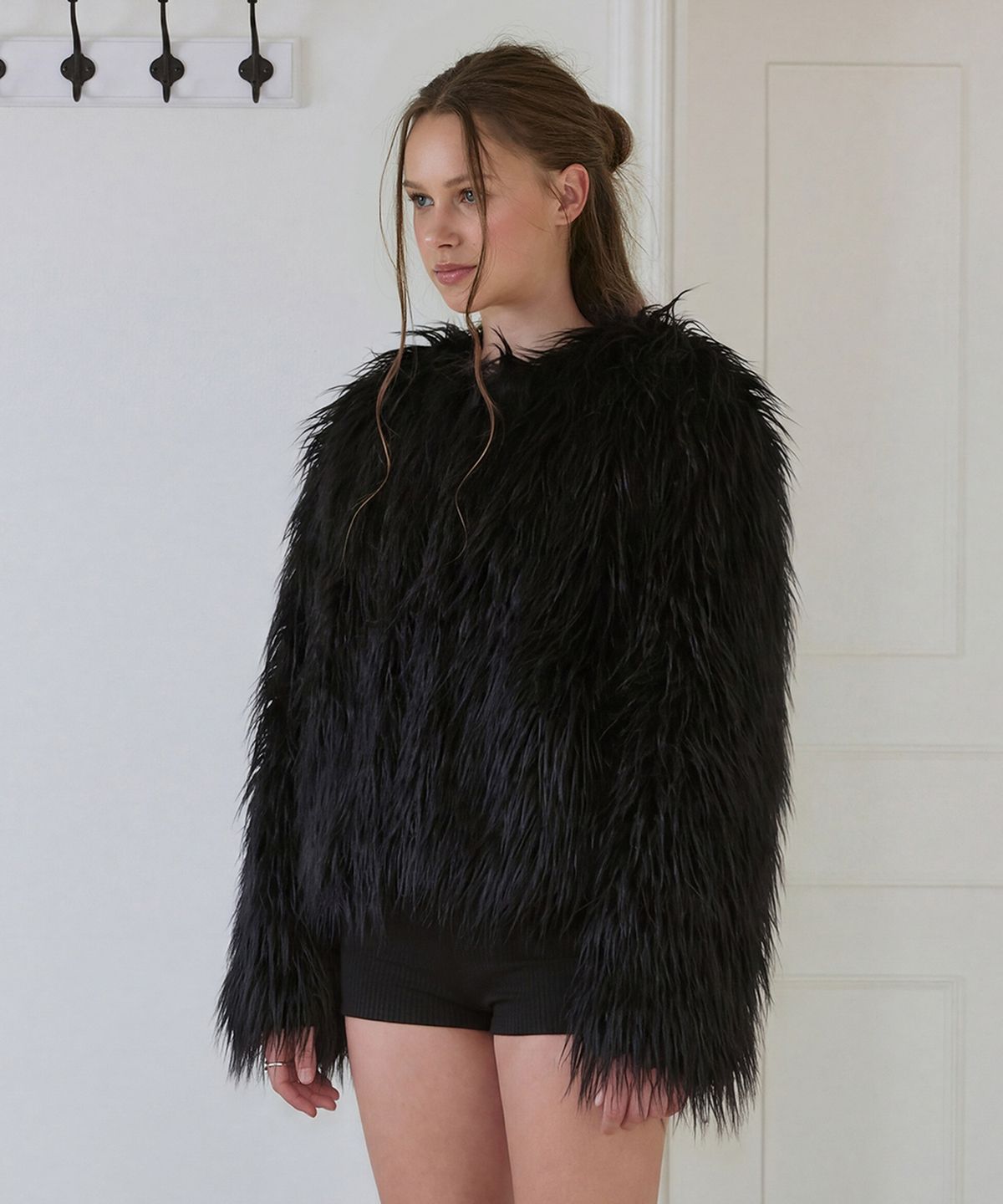 로제프란츠(ROSEFRANTZ) Shaggy Fur Cropped Jacket [Black]