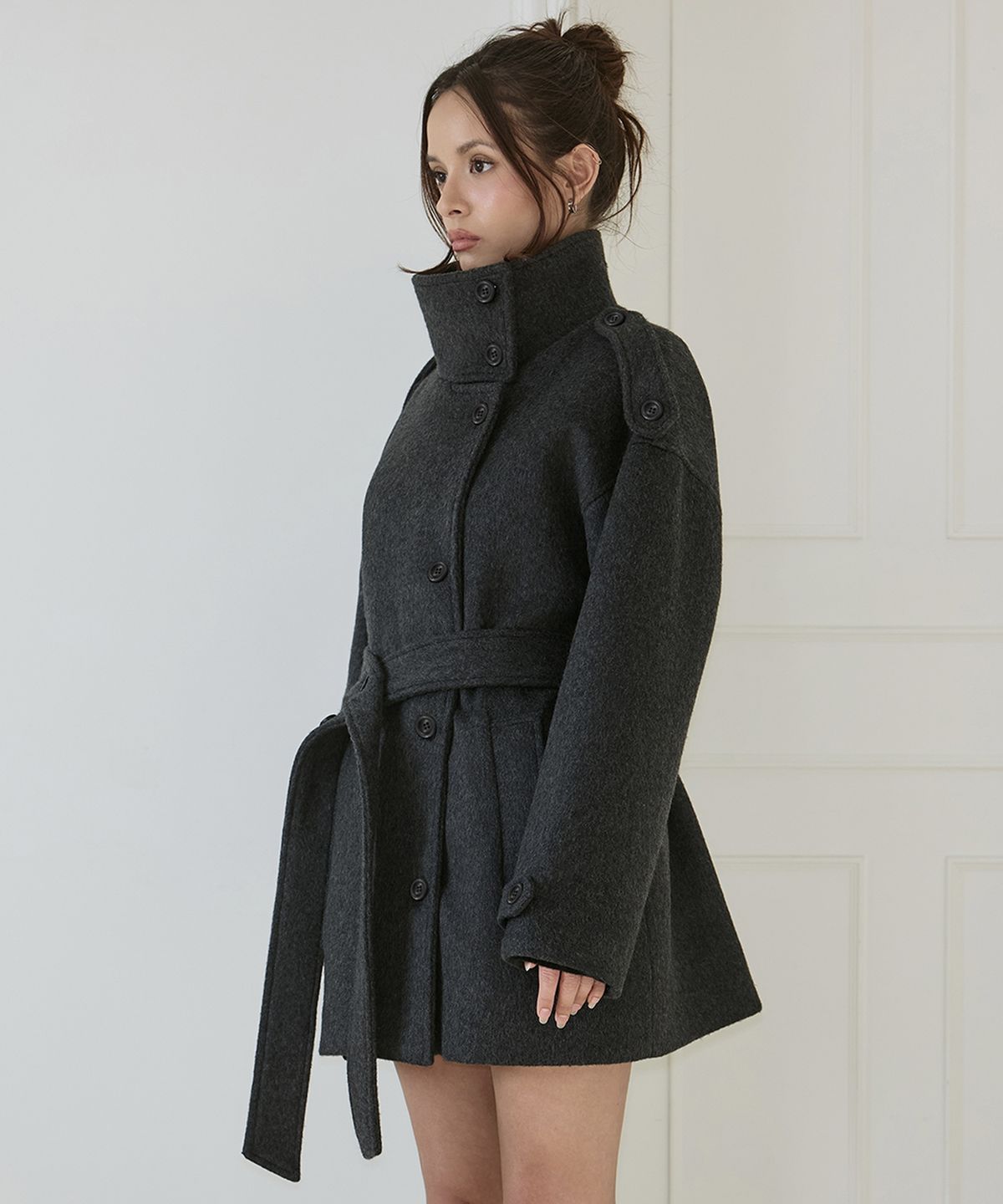 로제프란츠(ROSEFRANTZ) Belted Funnel-Neck Wool Half Coat [Charcoal]