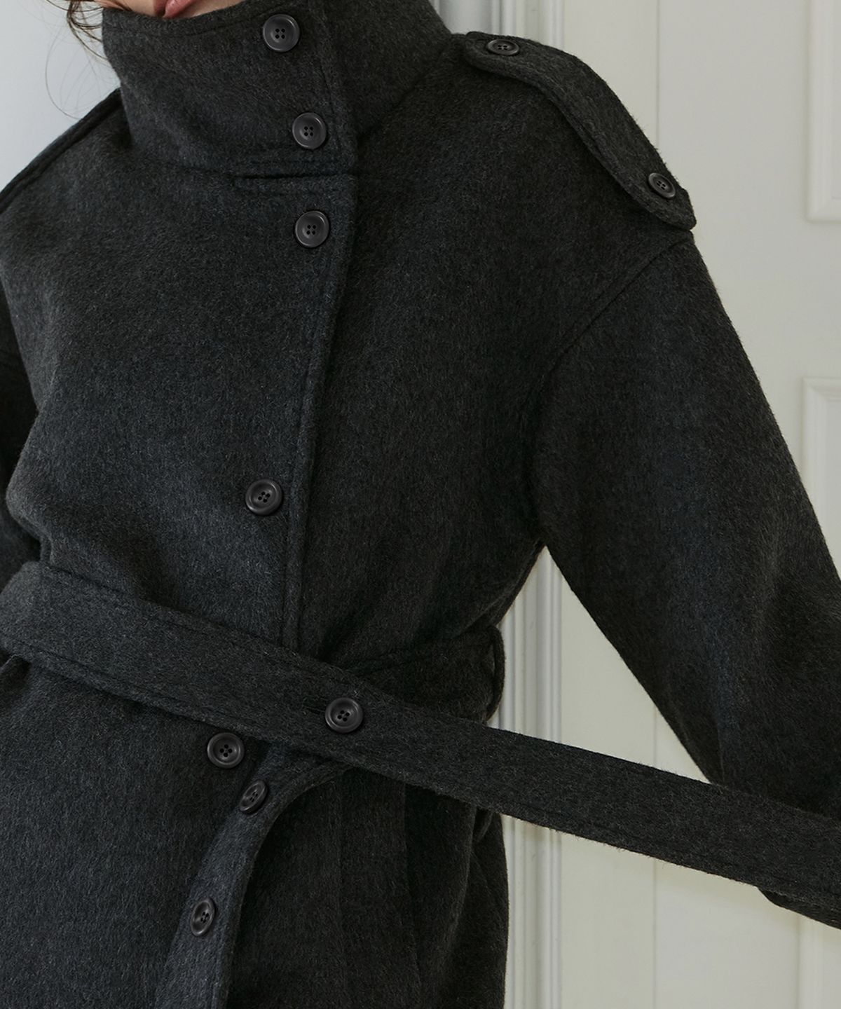 로제프란츠(ROSEFRANTZ) Belted Funnel-Neck Wool Half Coat [Charcoal]