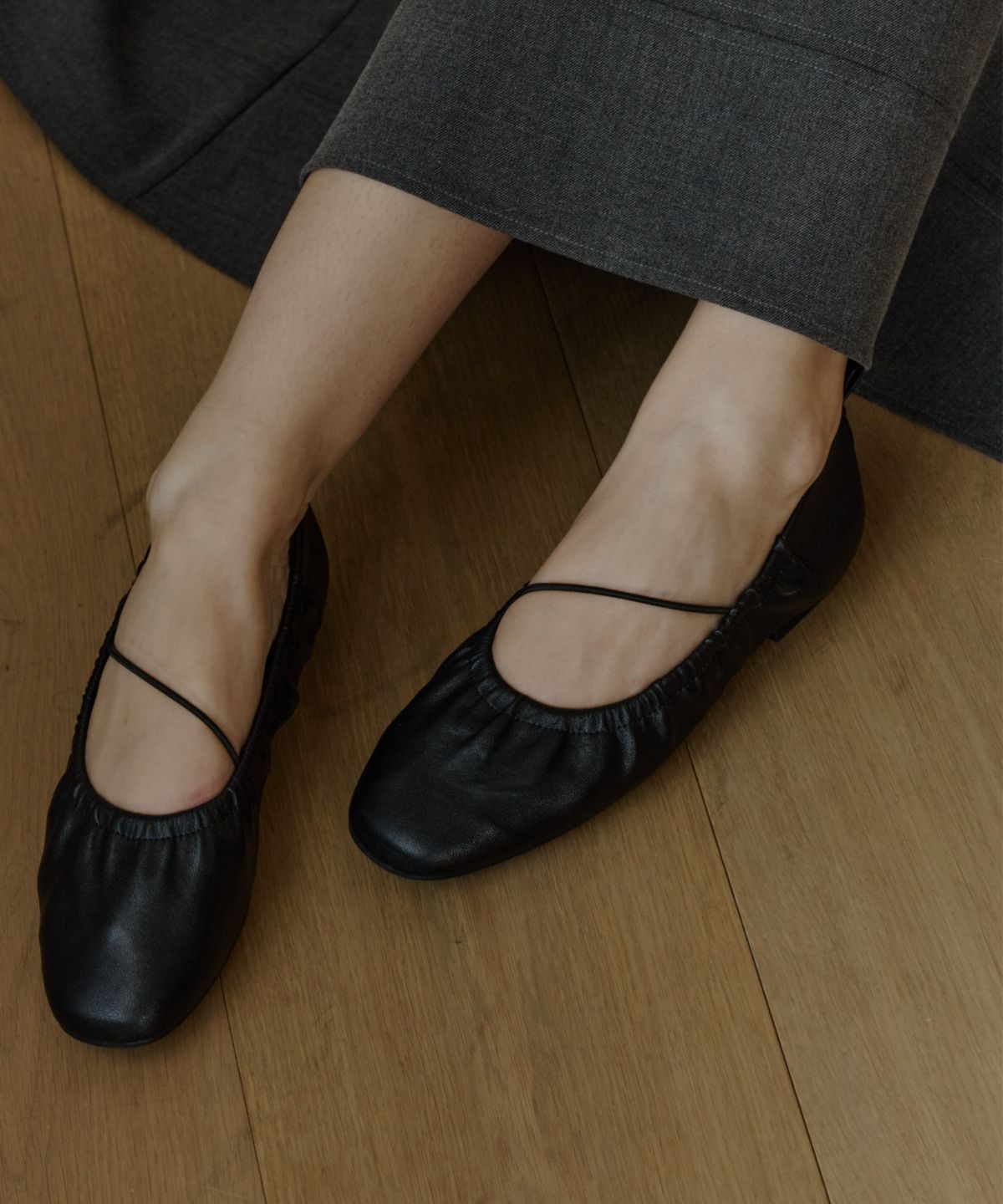 오룬(OLUN) Gather Flat Shoes