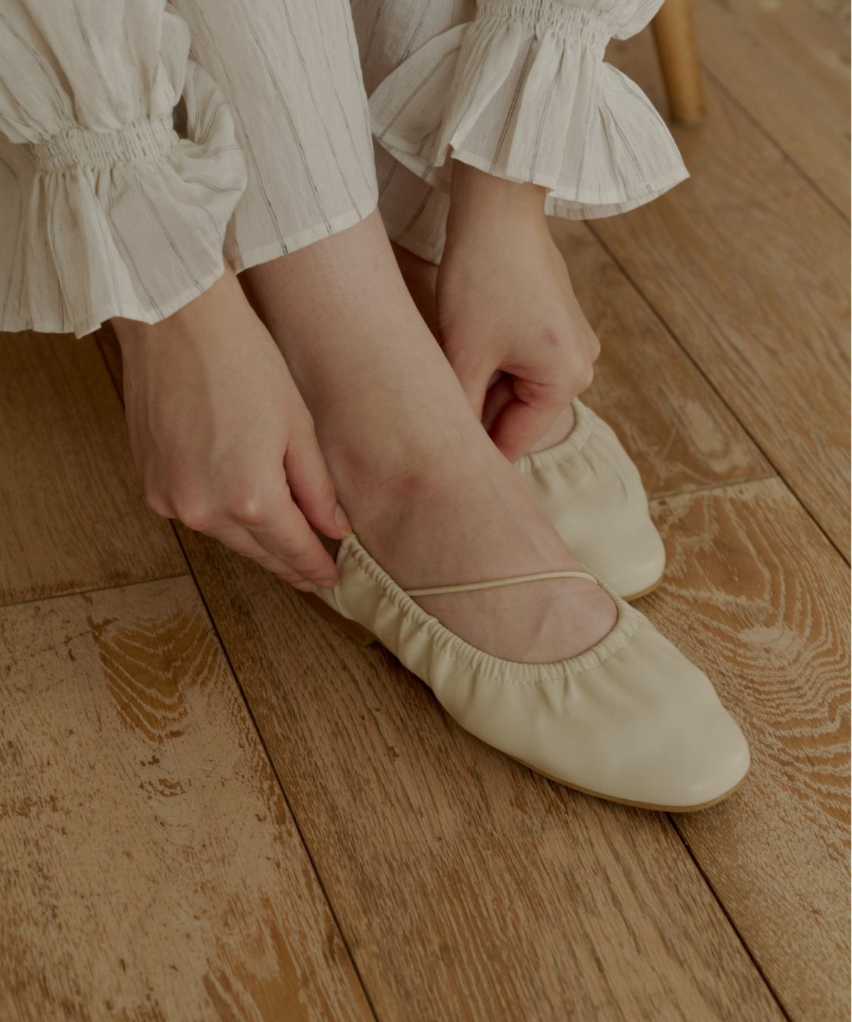 오룬(OLUN) Gather Flat Shoes