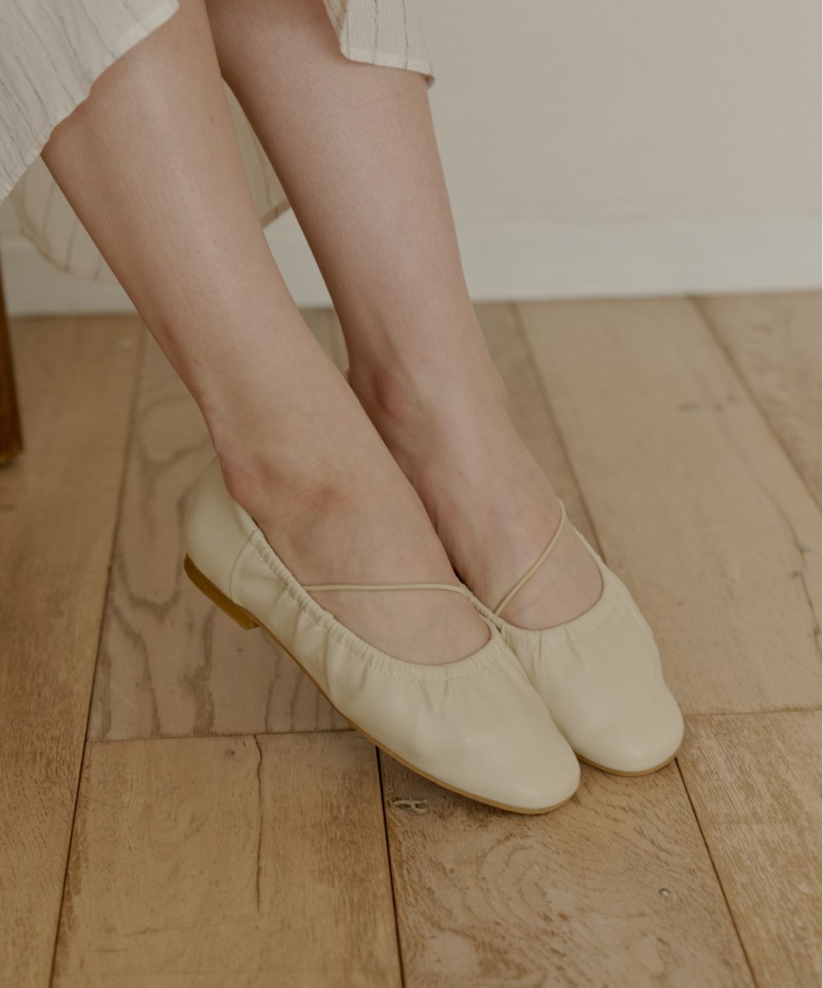 오룬(OLUN) Gather Flat Shoes