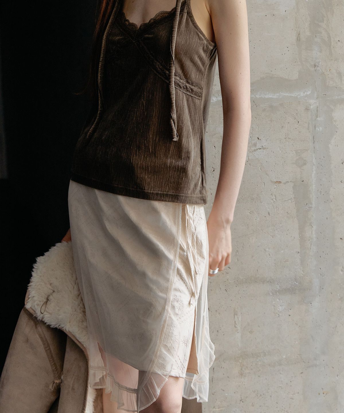 스르비(SELEVER) Velvet Lace Tie Camisole_3 Color