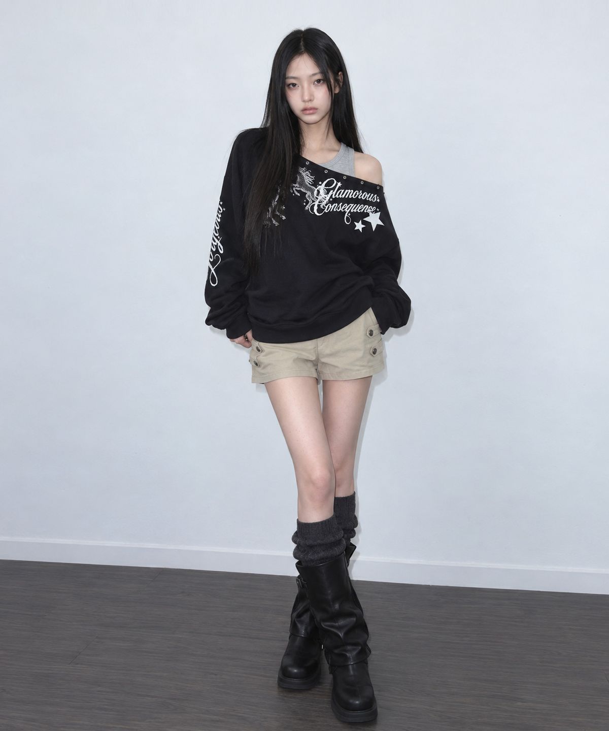 그레이가이즈클럽(GREYGUYSCLUB) 스타 라이더 원숄더 스웻 셔츠 2color