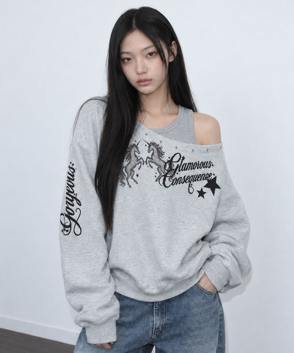그레이가이즈클럽(GREYGUYSCLUB) 스타 라이더 원숄더 스웻 셔츠 2color