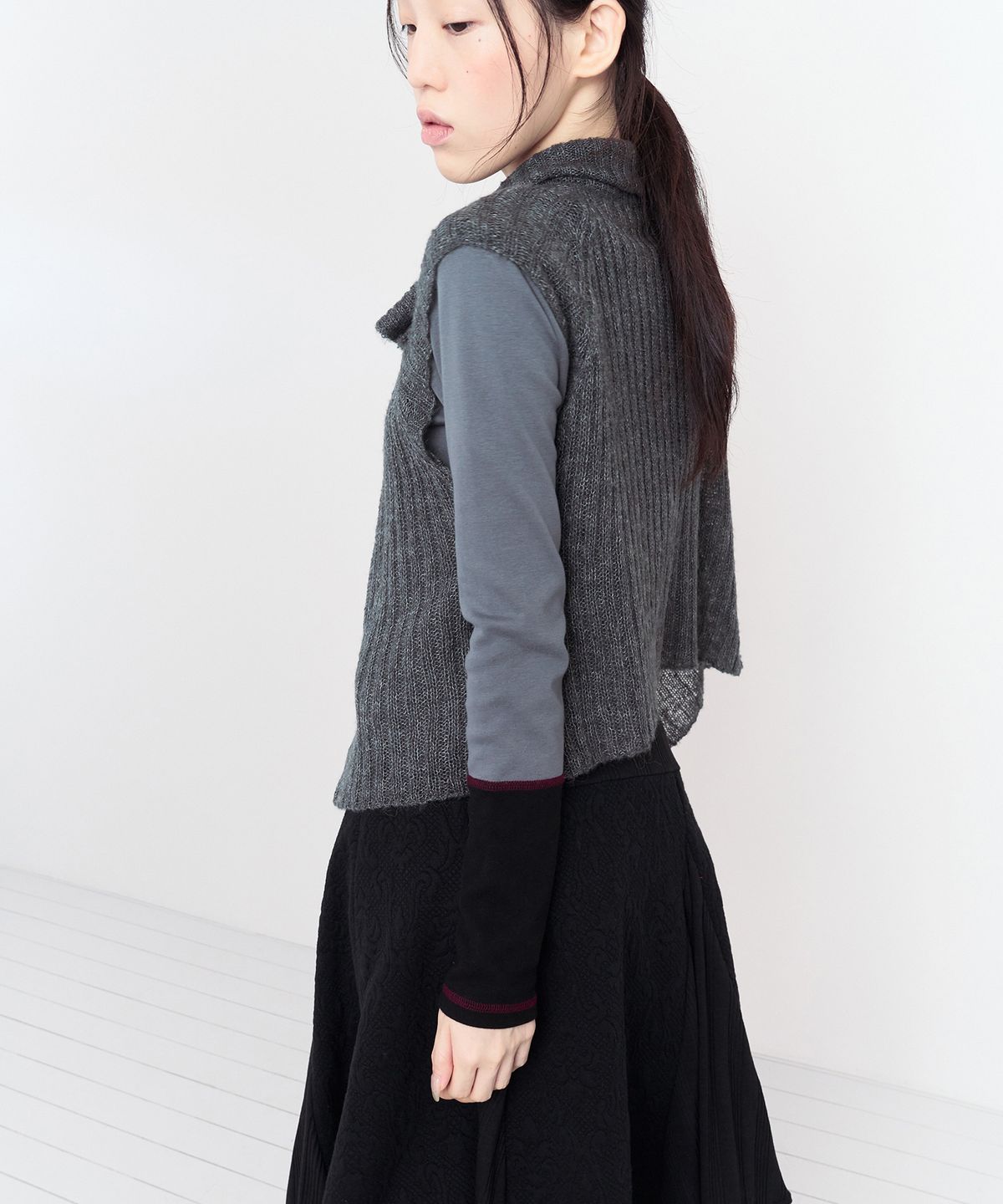 무음(MUWM) 3-웨이 버튼 니트 탑 3-way Button Knit Top (Charcoal)