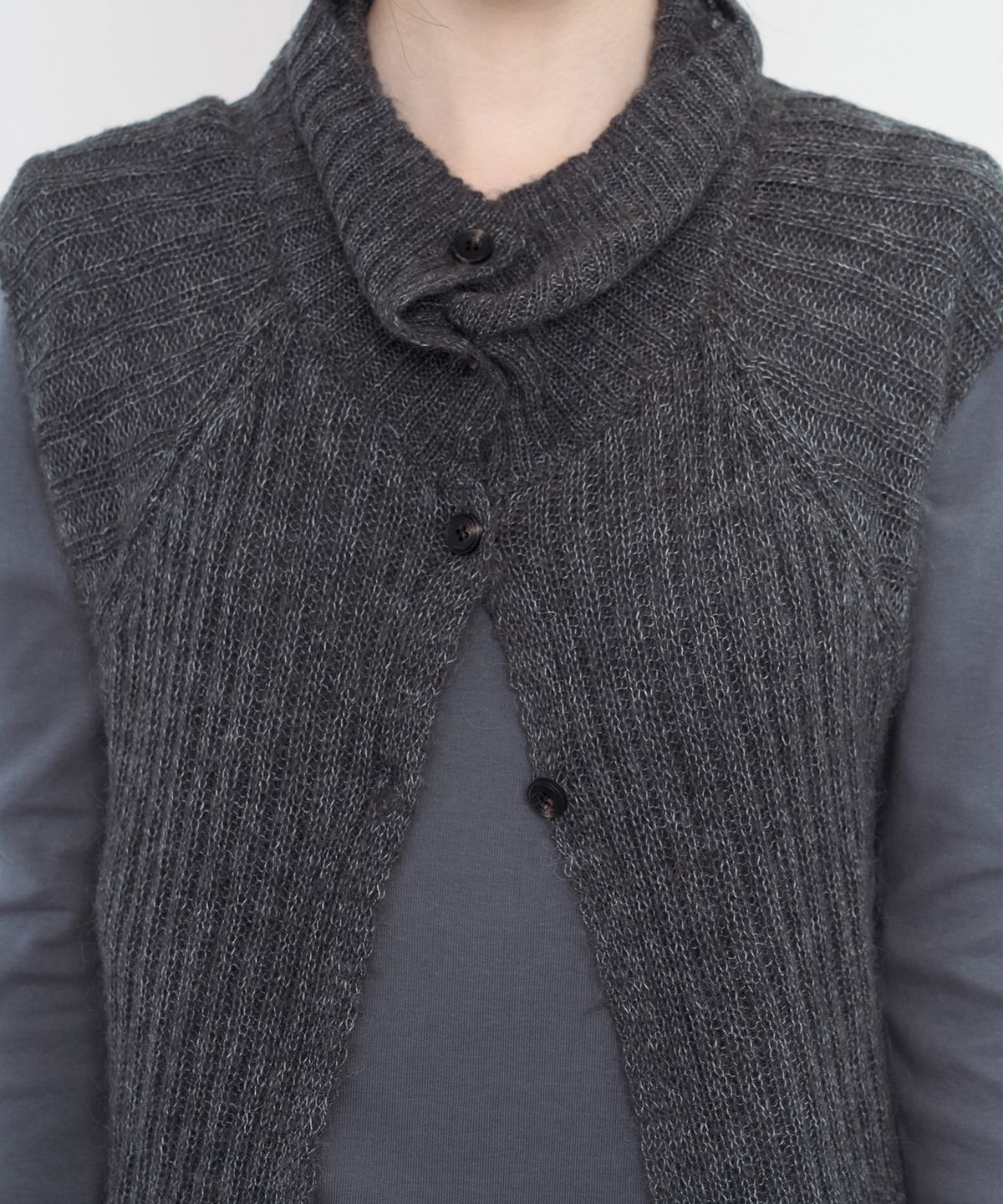 무음(MUWM) 3-웨이 버튼 니트 탑 3-way Button Knit Top (Charcoal)