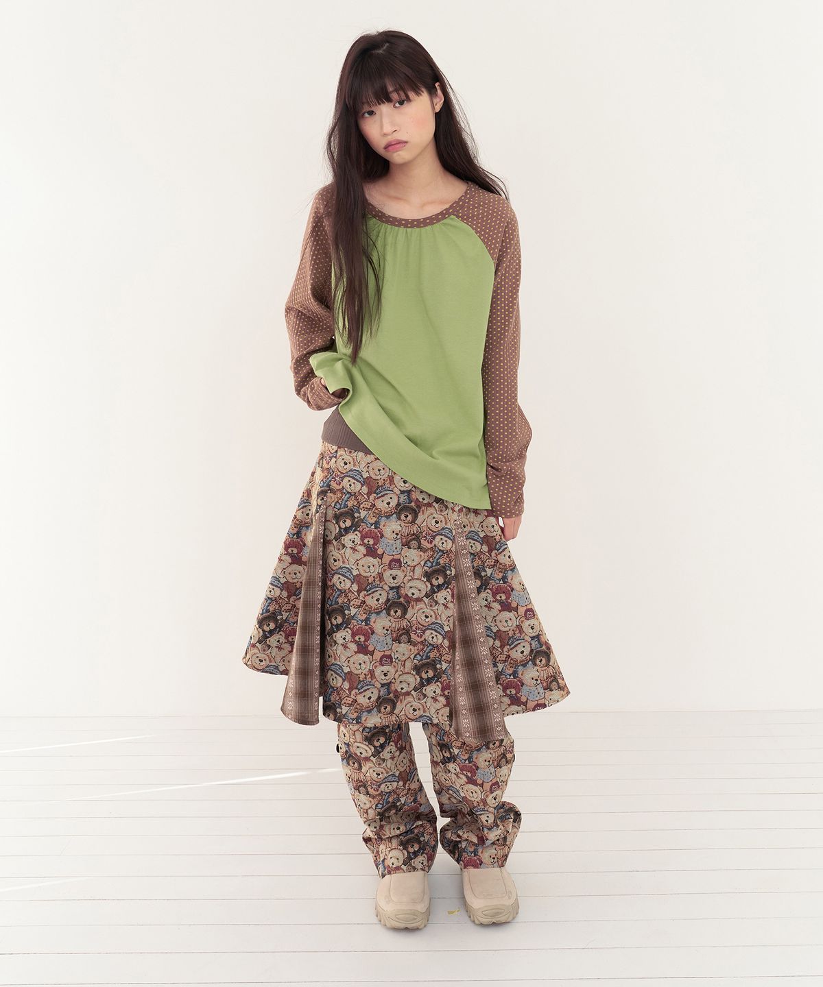 무음(MUWM) 스타 셔링 래글런 티 Star Shirring Raglan Tee (Olive Brown)