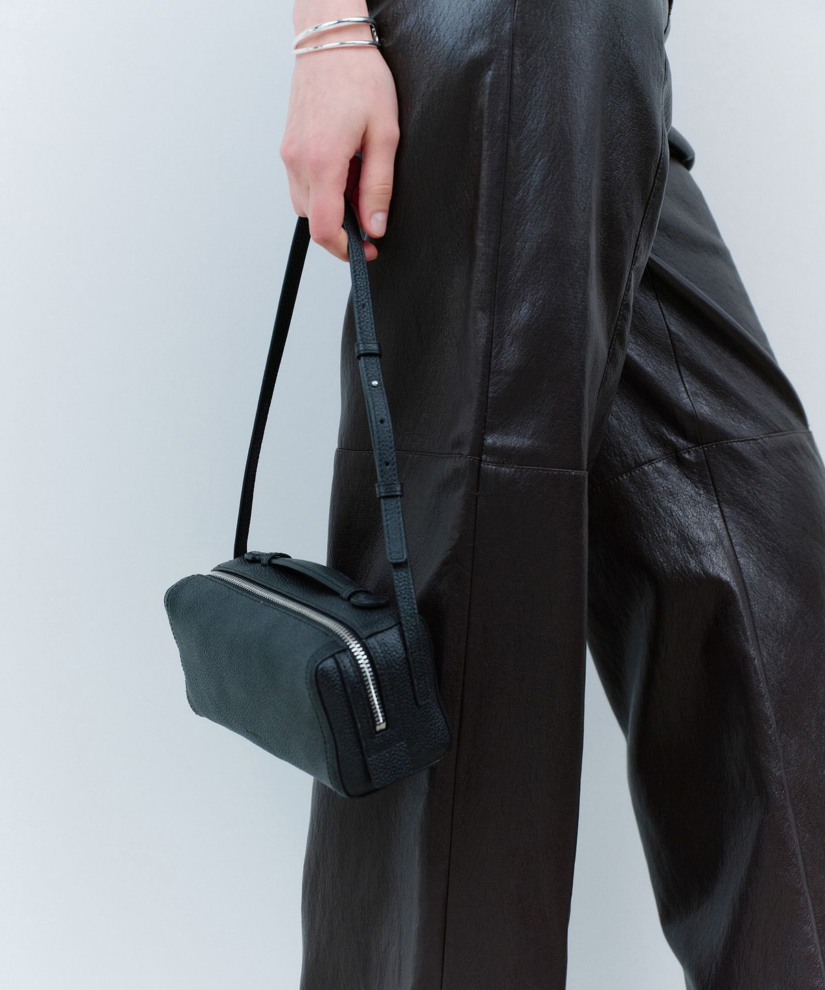 코이무이(KOIMOOI) Pause Tote Bag (Black)