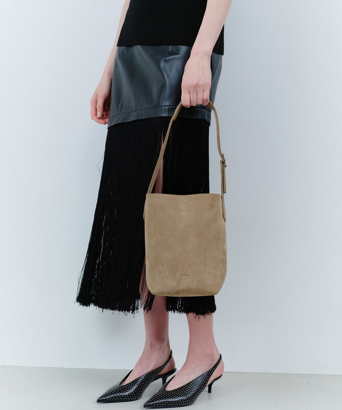 코이무이(KOIMOOI) Pause Hobo Bag Small (Beige Suede)