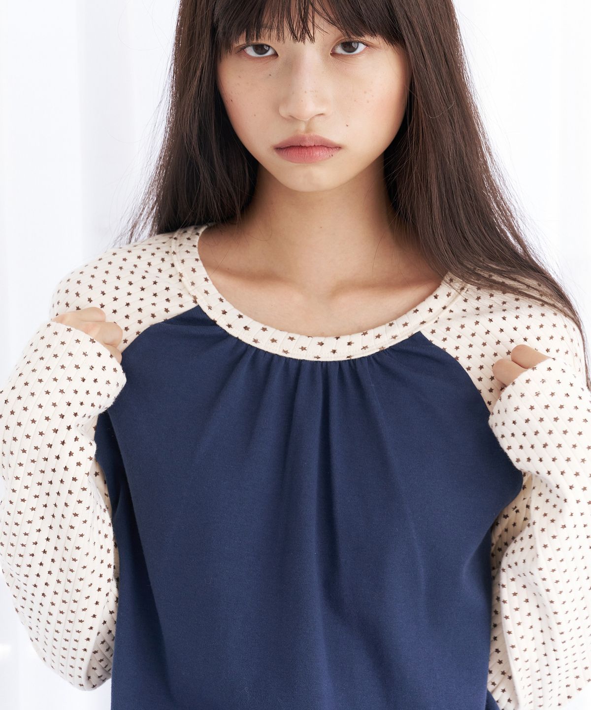 무음(MUWM) 스타 셔링 래글런 티 Star Shirring Raglan Tee (Navy Cream)