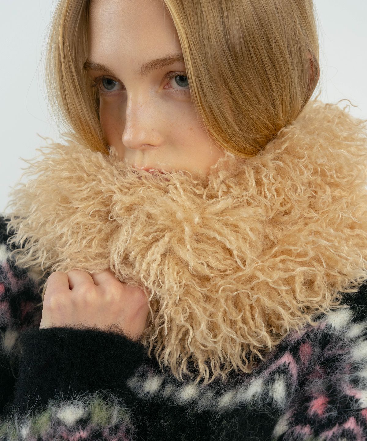 시눈(SINOON) Fluffy Hairy Fur Scarf (Beige)