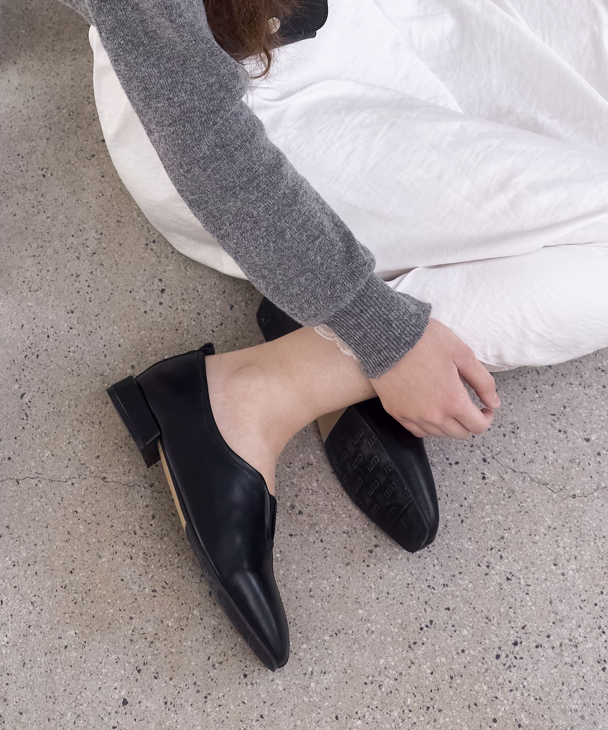 세스띠(CESTI) 슬릿 스퀘어 밴딩 로퍼 (BLACK)