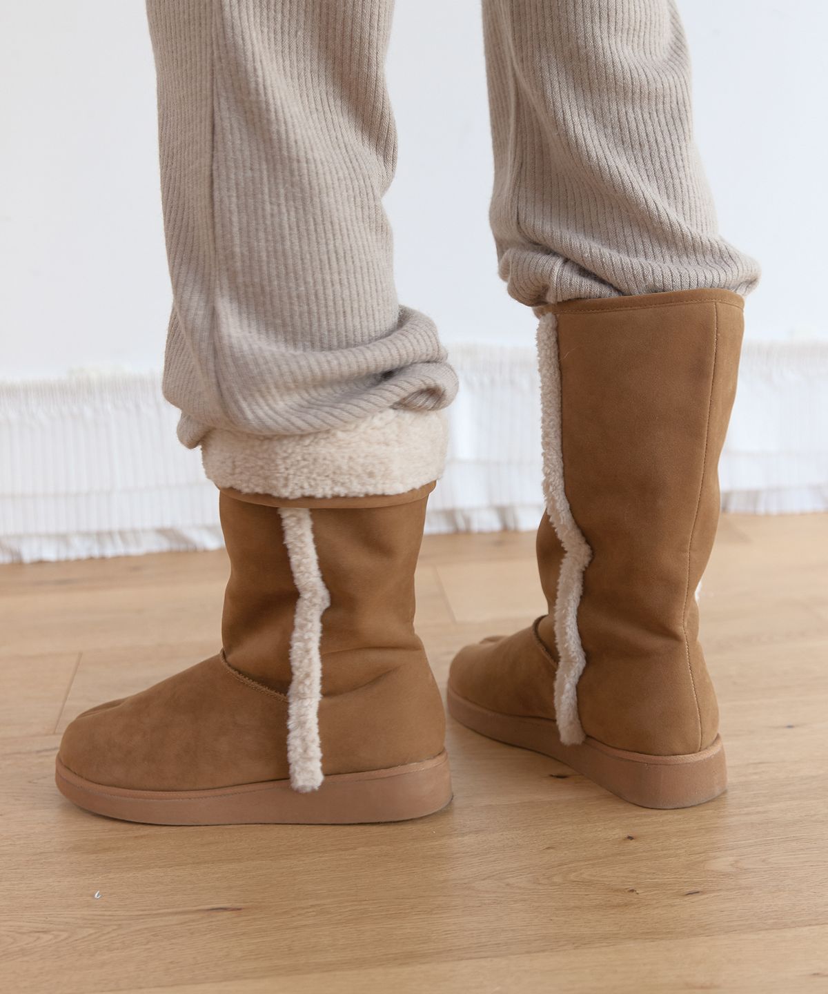 아수라(ASURA) TABI SHEARLING BOOTS (CASHEW NUT)