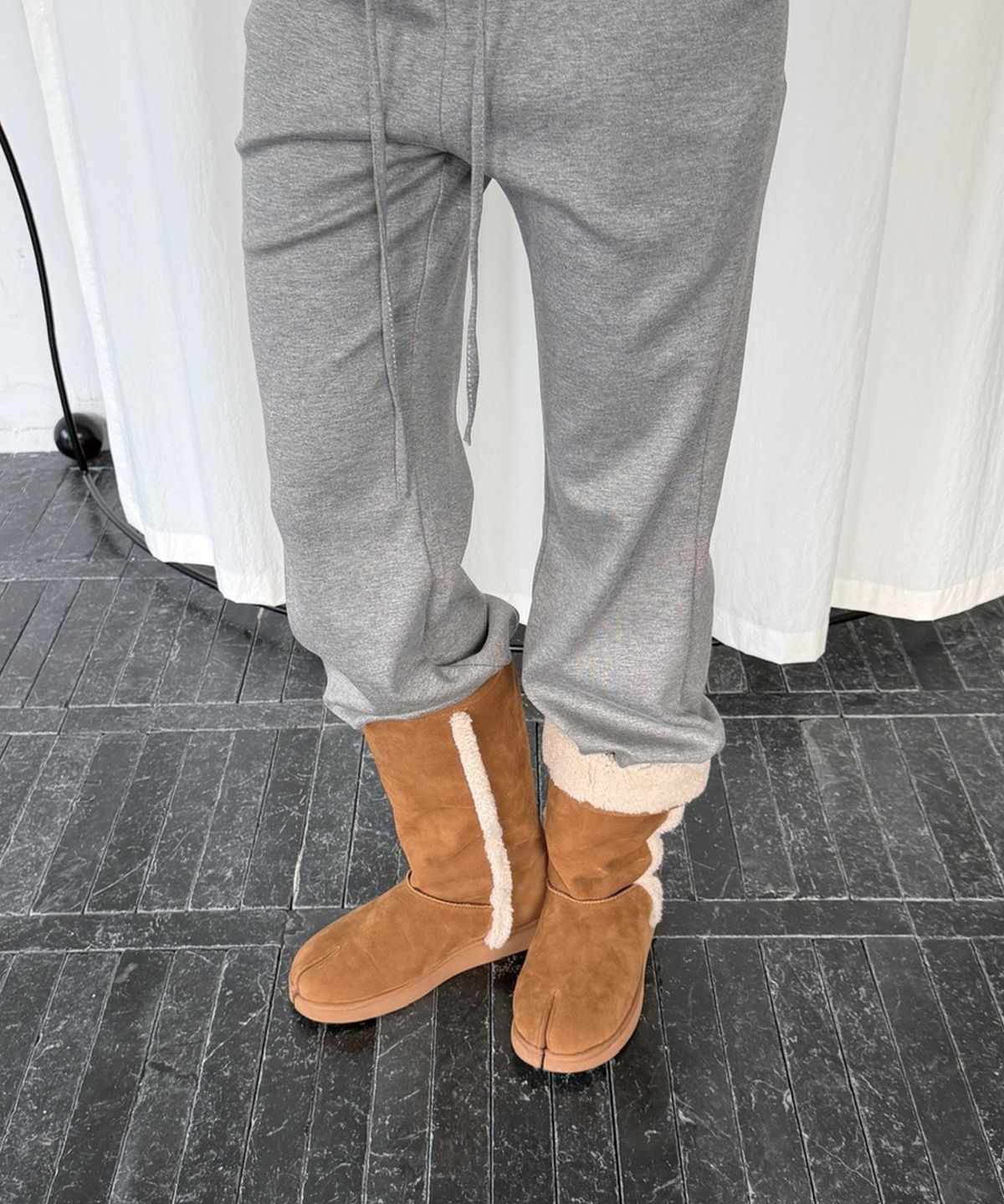 아수라(ASURA) TABI SHEARLING BOOTS (CASHEW NUT)