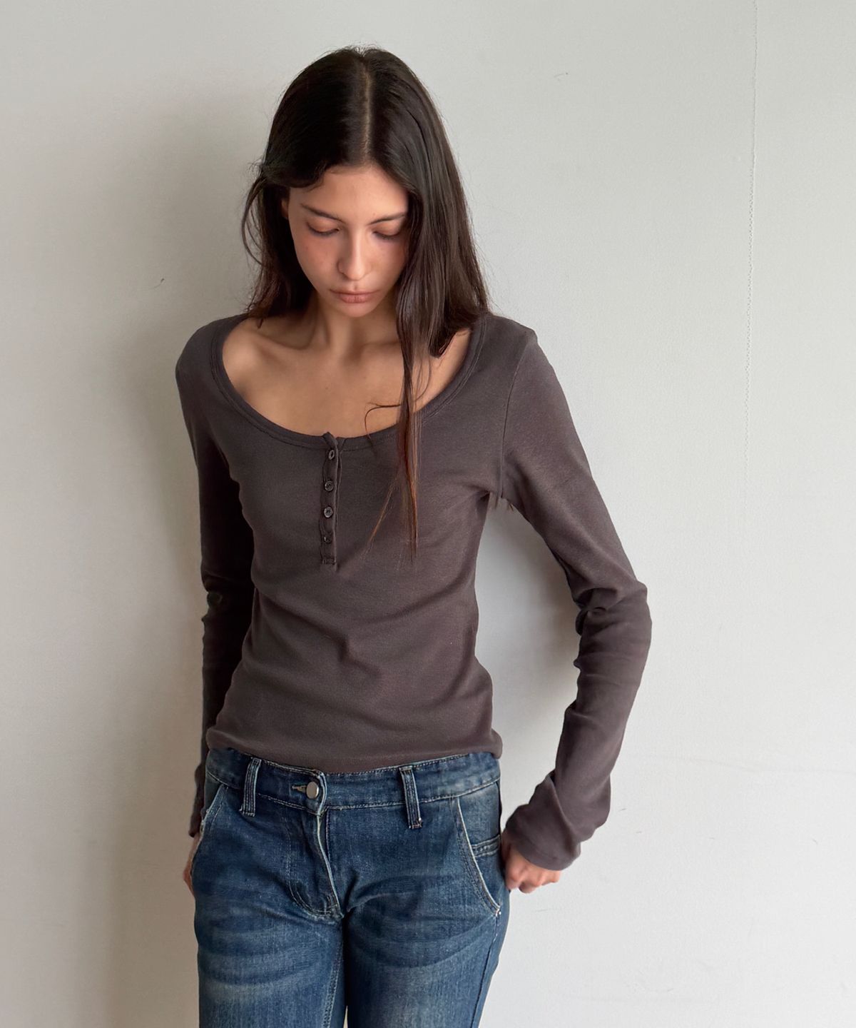 아수라(ASURA) COTTON HENLEY LONG SLEEVE T (CHARCOAL)
