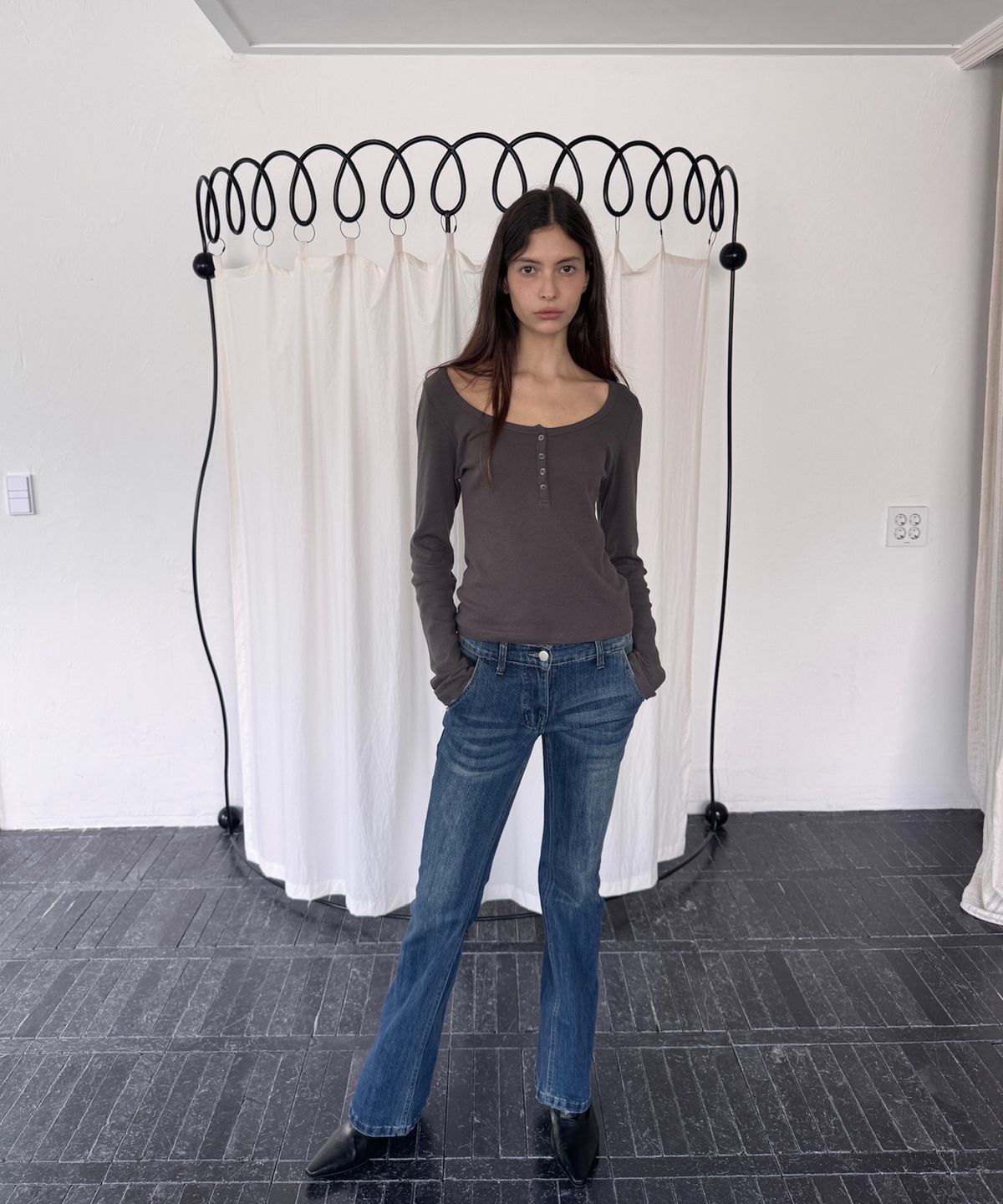 아수라(ASURA) COTTON HENLEY LONG SLEEVE T (CHARCOAL)