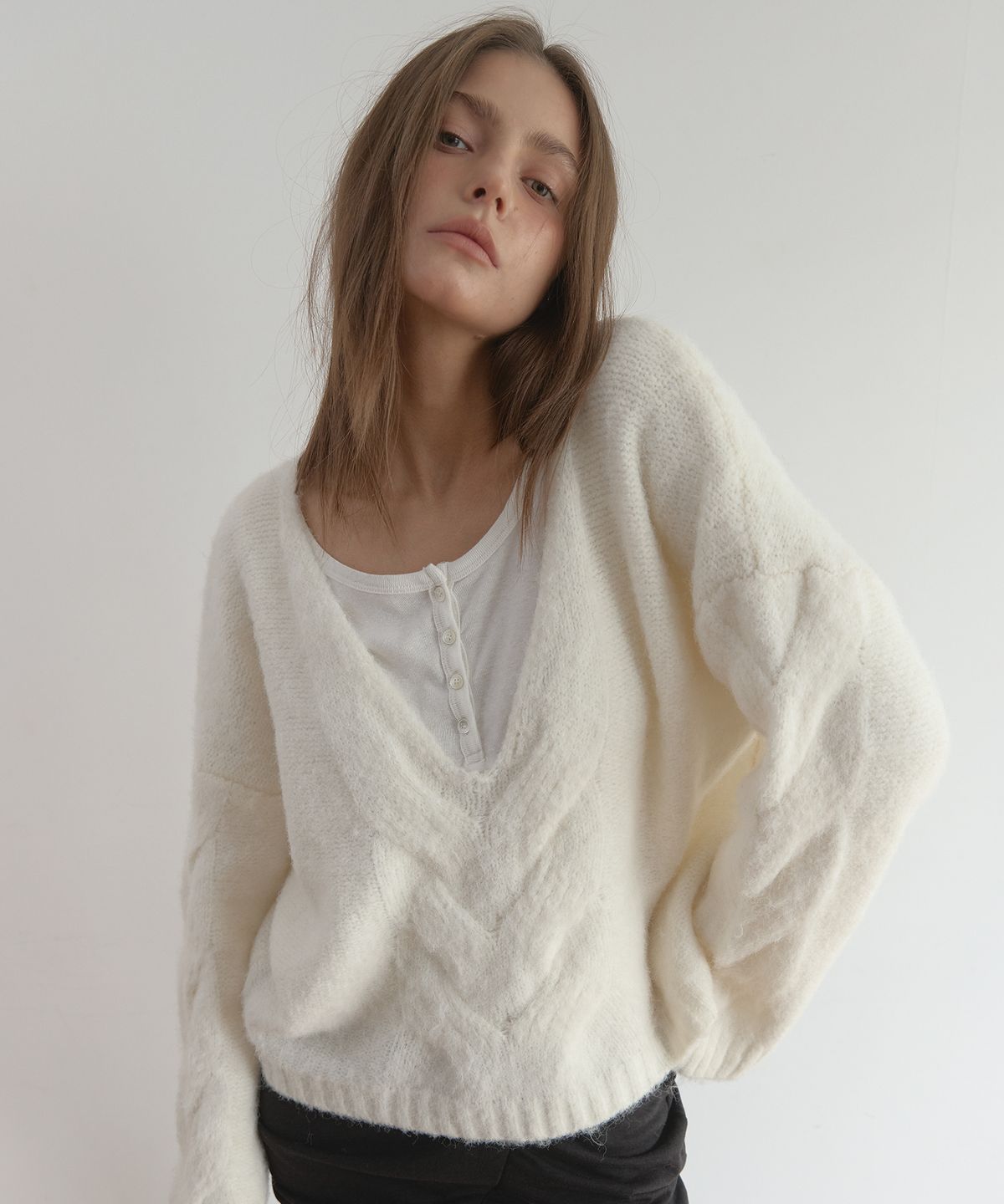 아수라(ASURA) TWIST DEEP V KNIT (IVORY)