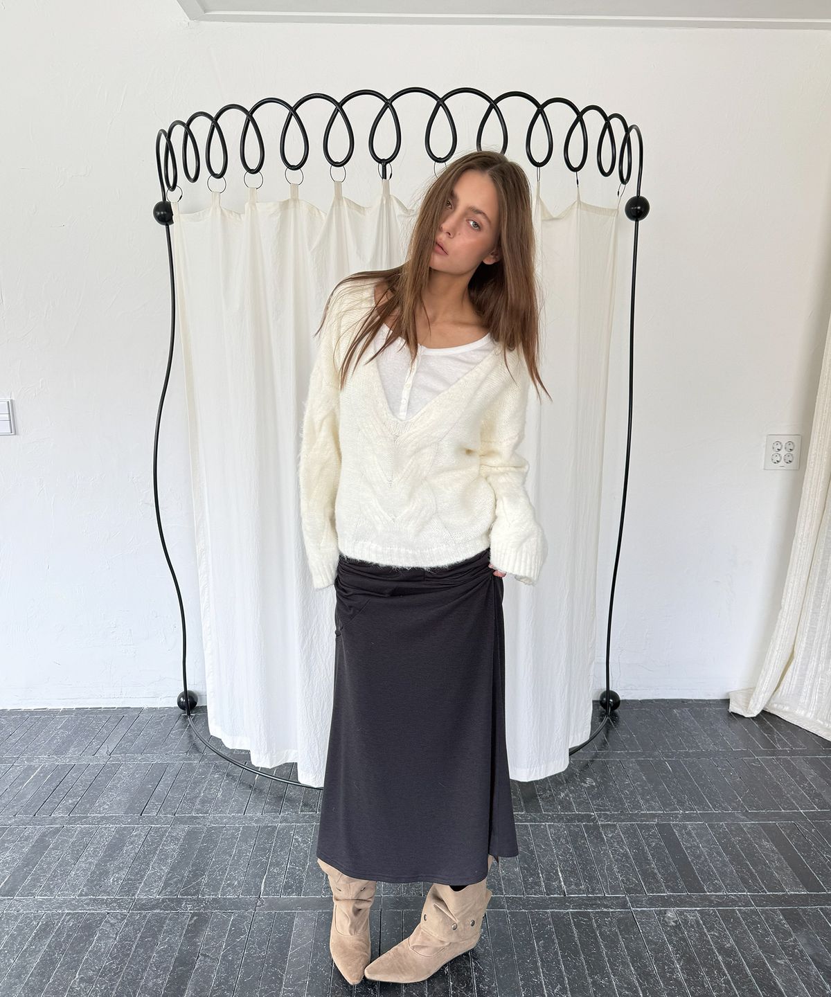 아수라(ASURA) TWIST DEEP V KNIT (IVORY)