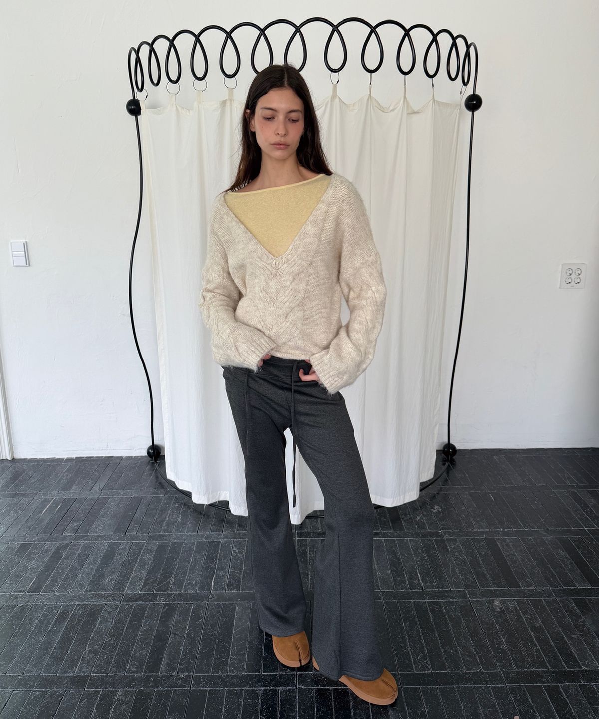 아수라(ASURA) TWIST DEEP V KNIT (OATMEAL)