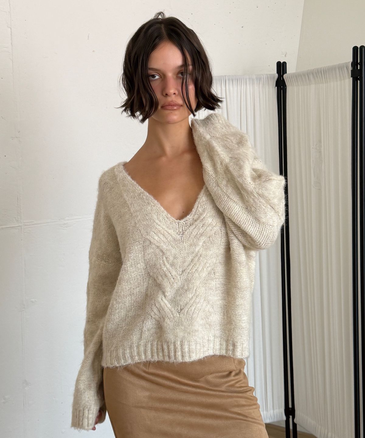 아수라(ASURA) TWIST DEEP V KNIT (OATMEAL)
