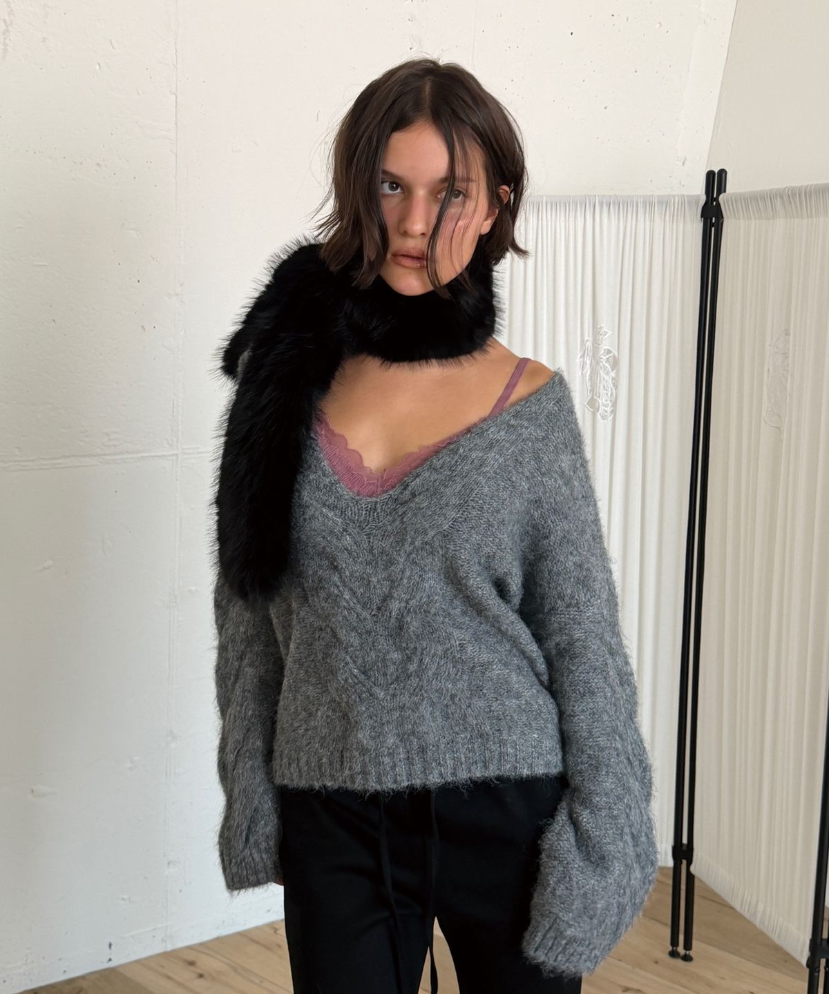 아수라(ASURA) TWIST DEEP V KNIT (MELANGE GREY)