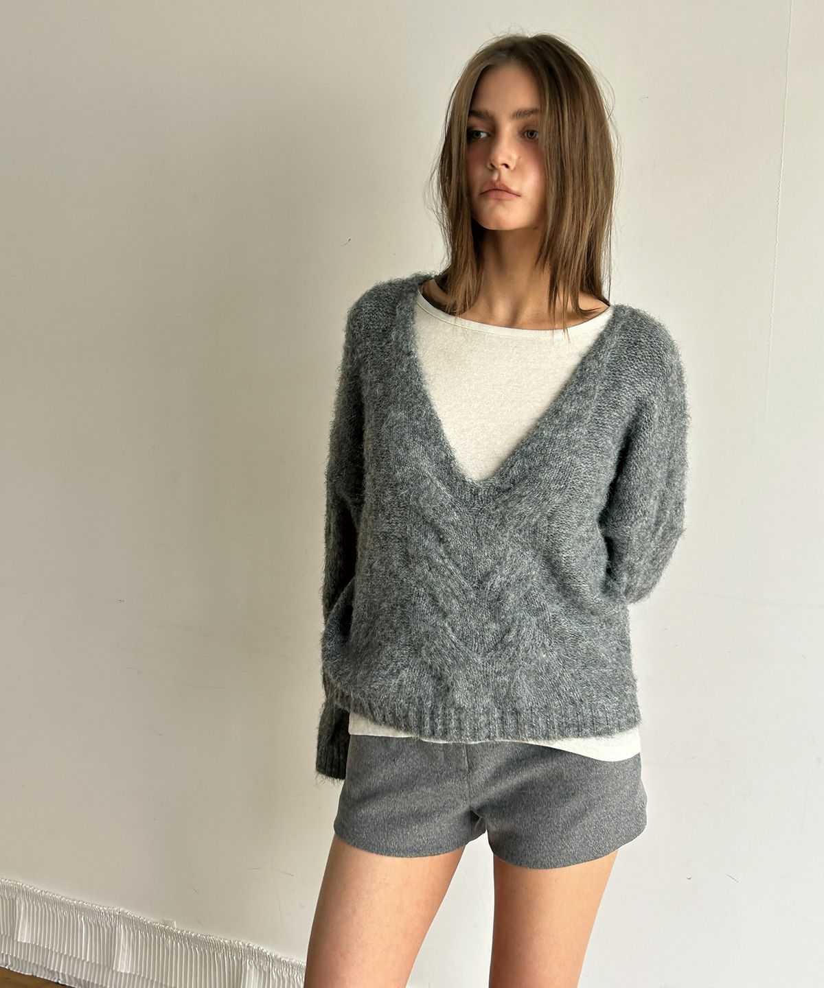 아수라(ASURA) TWIST DEEP V KNIT (MELANGE GREY)