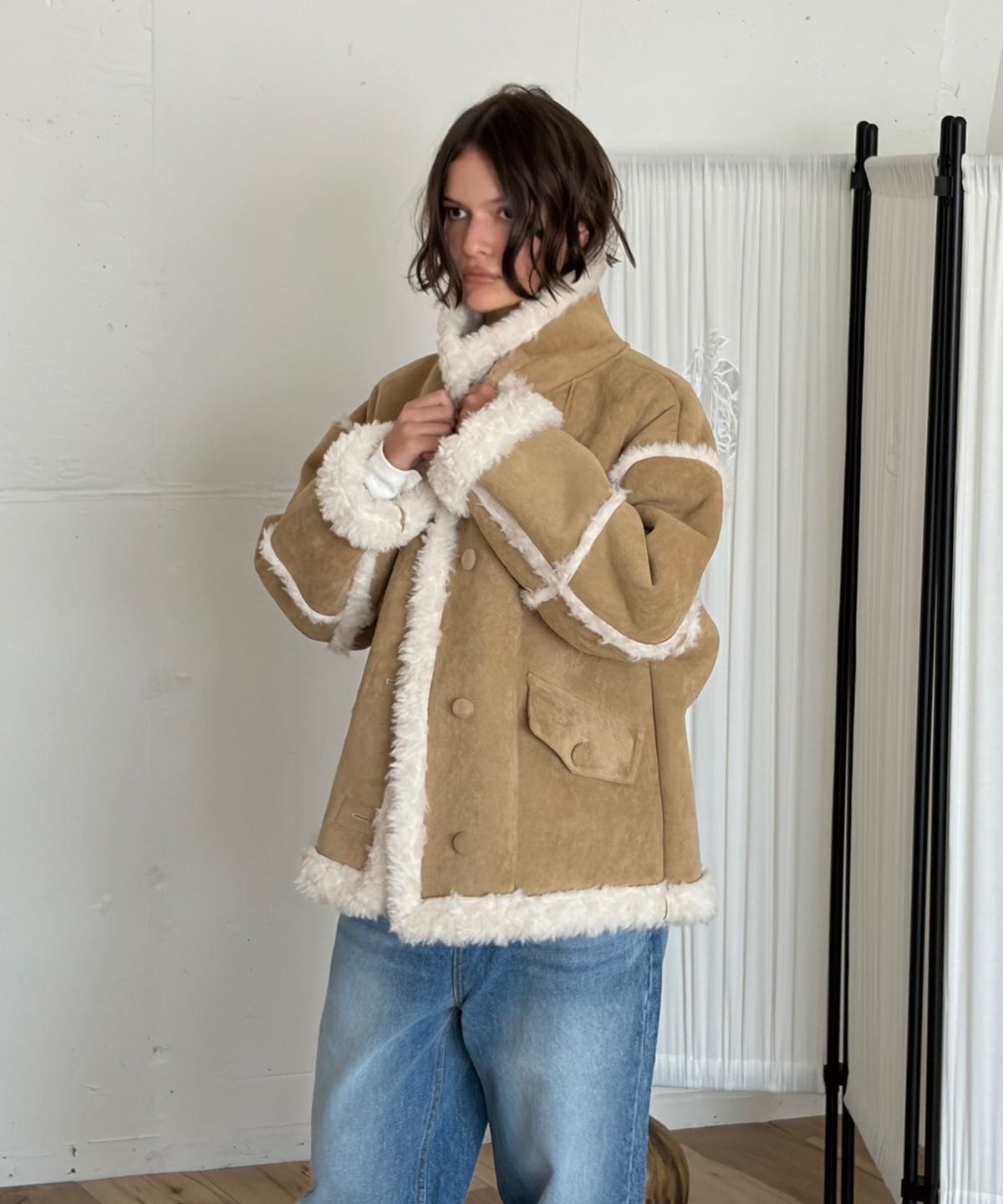 아수라(ASURA) LINE SHEARLING MUSTANG (BEIGE)