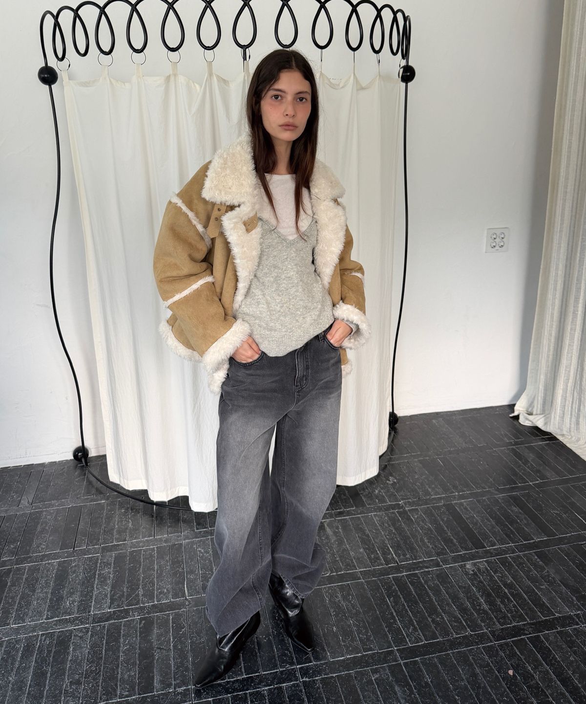 아수라(ASURA) LINE SHEARLING MUSTANG (BEIGE)