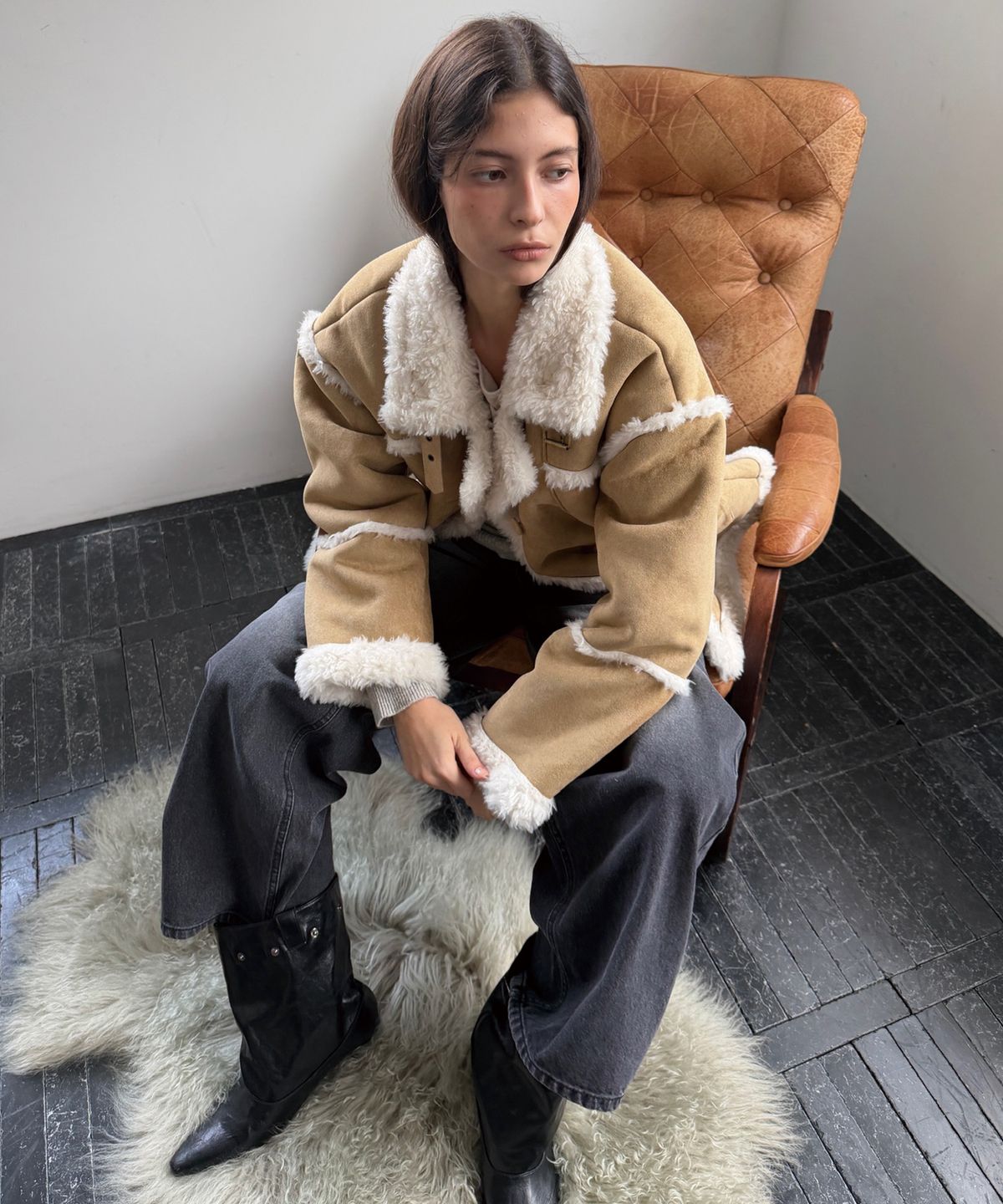 아수라(ASURA) LINE SHEARLING MUSTANG (BEIGE)