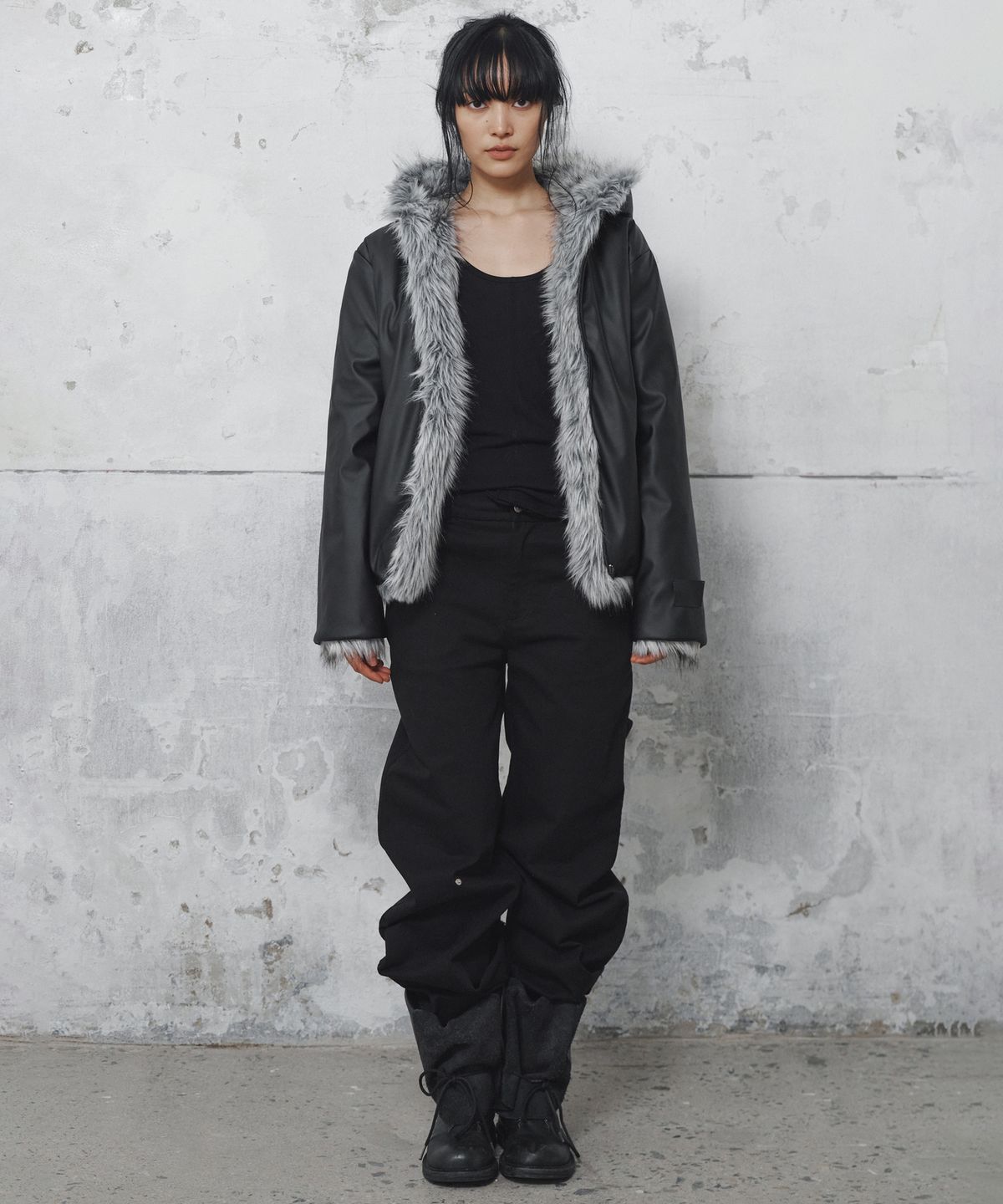 나체(NACHE) REVERSIBLE HOODIE FAUX FUR JACKET LEATHER GRAY