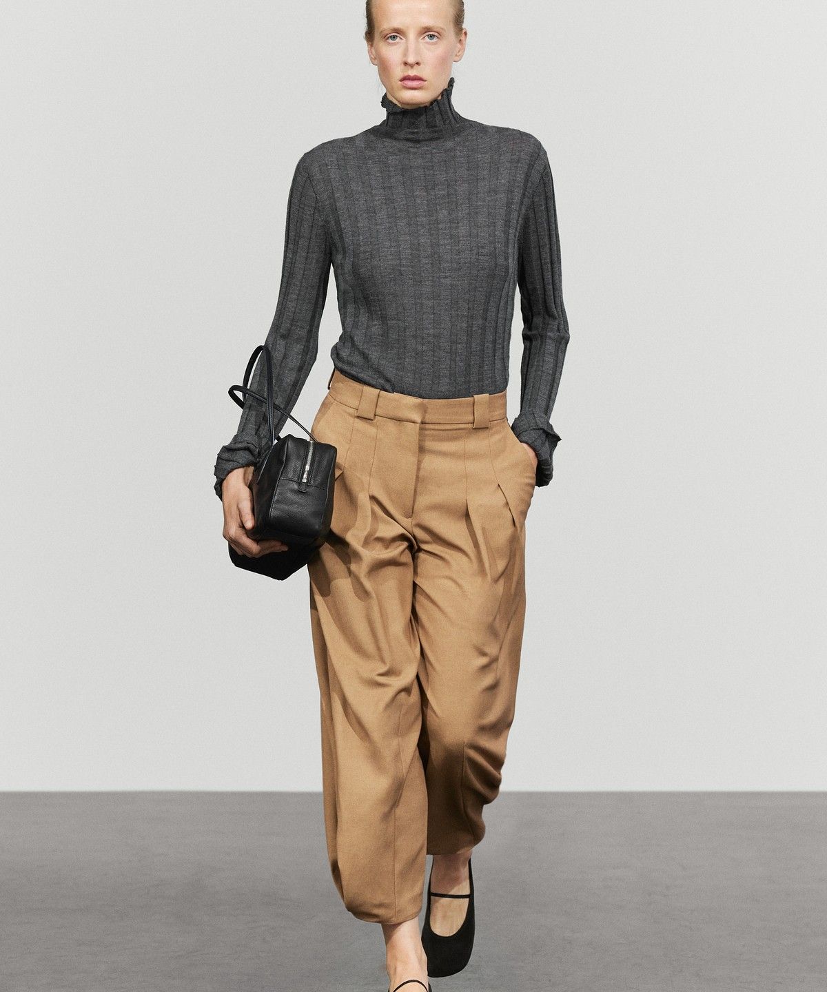 마시모두띠(MASSIMO DUTTI) 울 블렌드 플리츠 팬츠