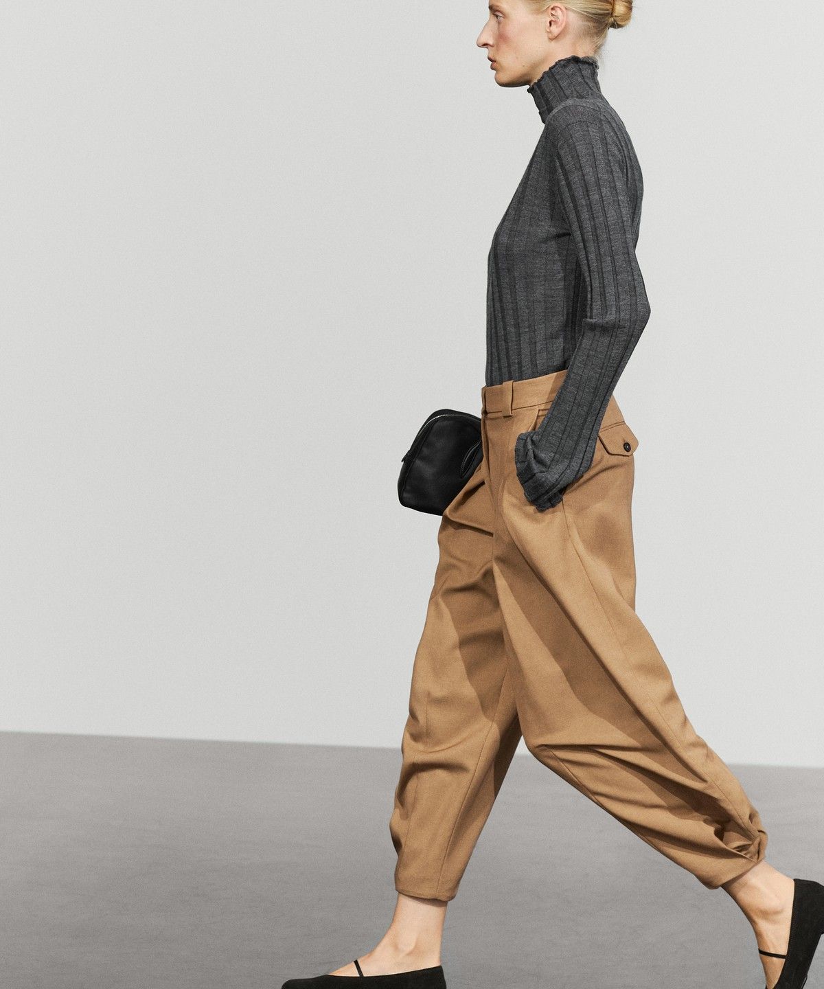 마시모두띠(MASSIMO DUTTI) 울 블렌드 플리츠 팬츠