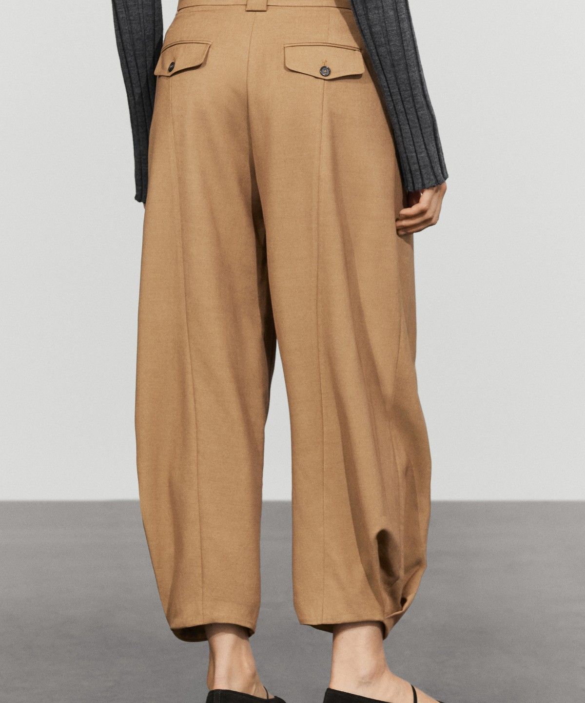 마시모두띠(MASSIMO DUTTI) 울 블렌드 플리츠 팬츠