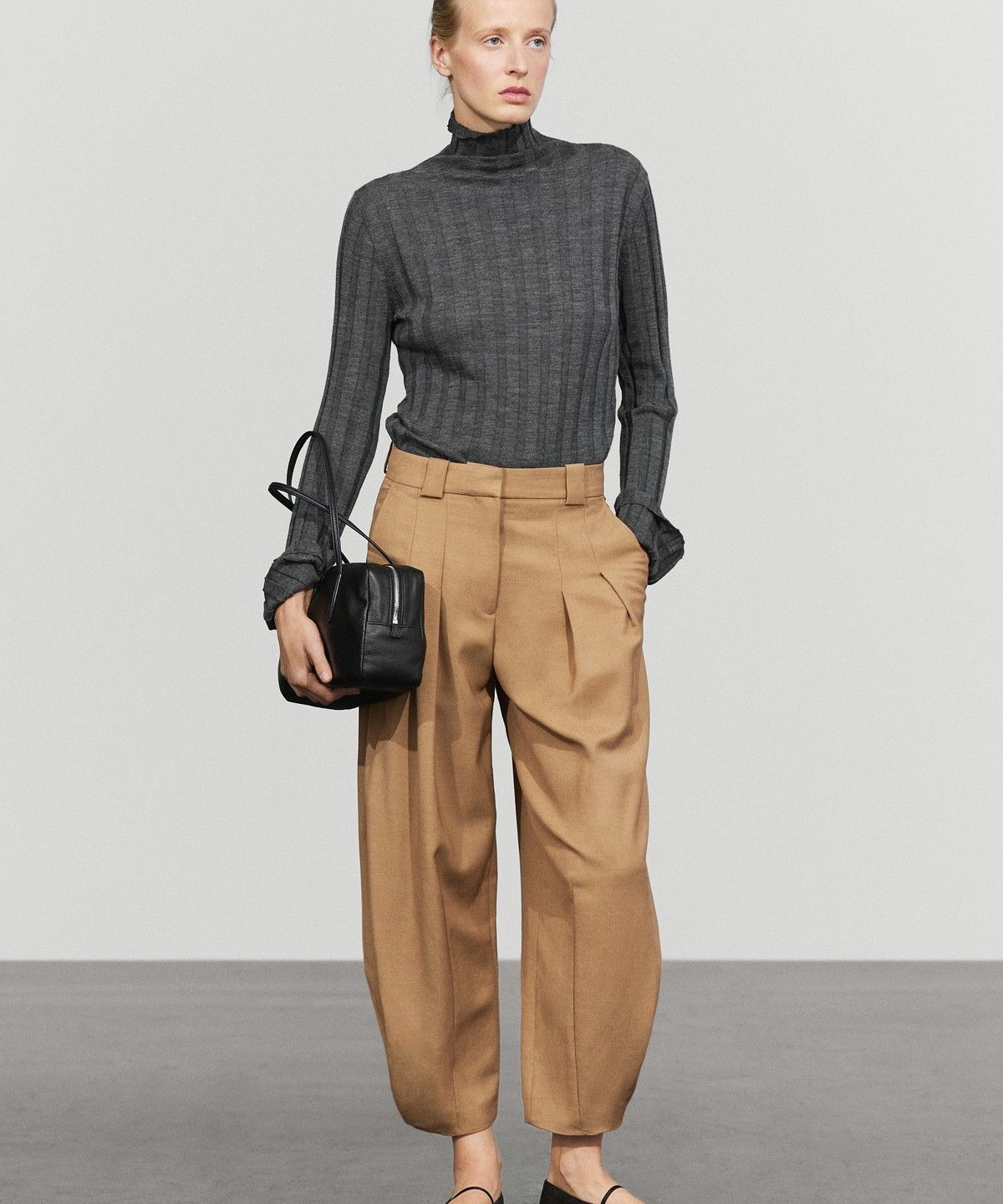 마시모두띠(MASSIMO DUTTI) 울 블렌드 플리츠 팬츠