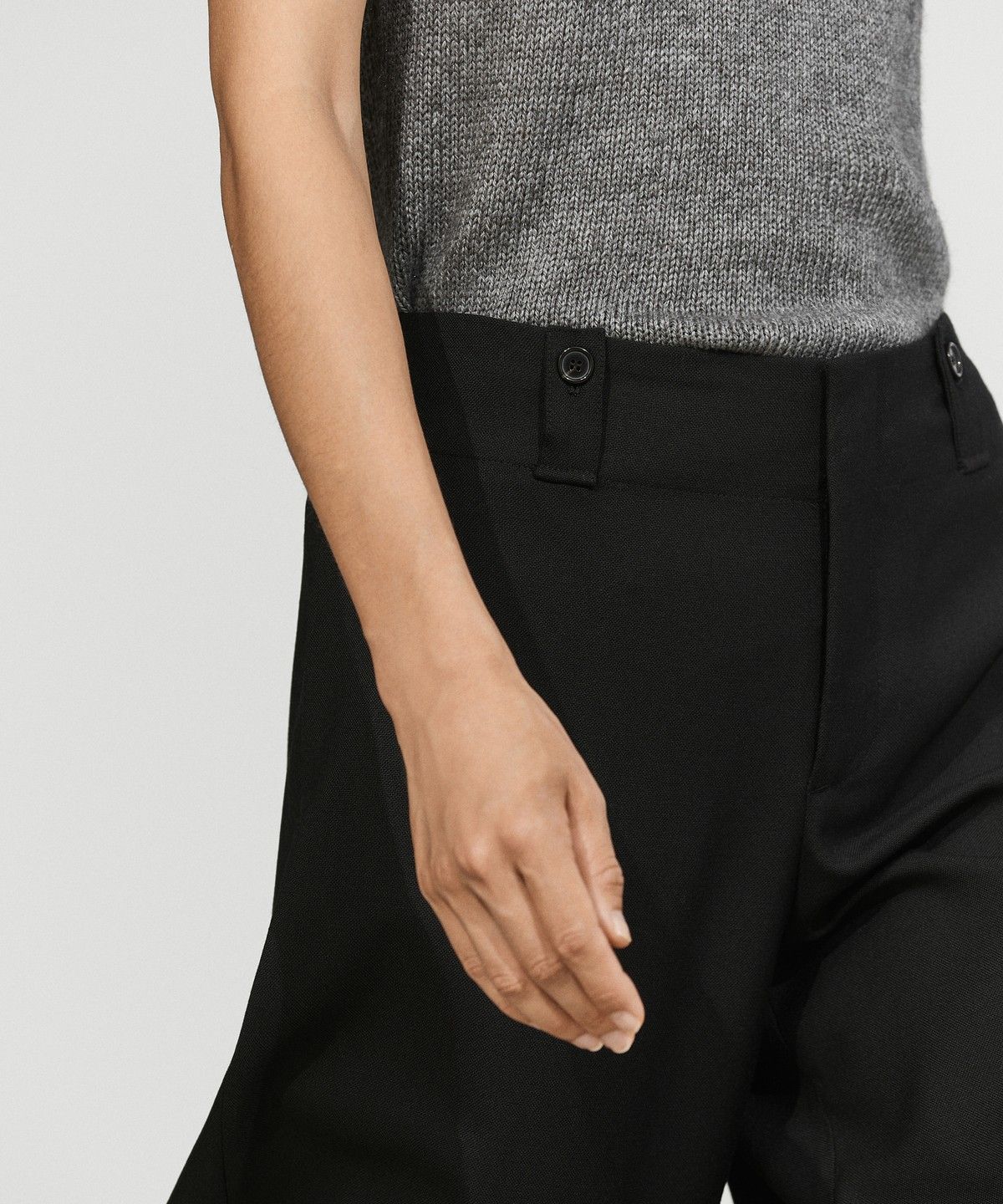 마시모두띠(MASSIMO DUTTI) 밑단 버튼 디테일 카고 스타일 팬츠