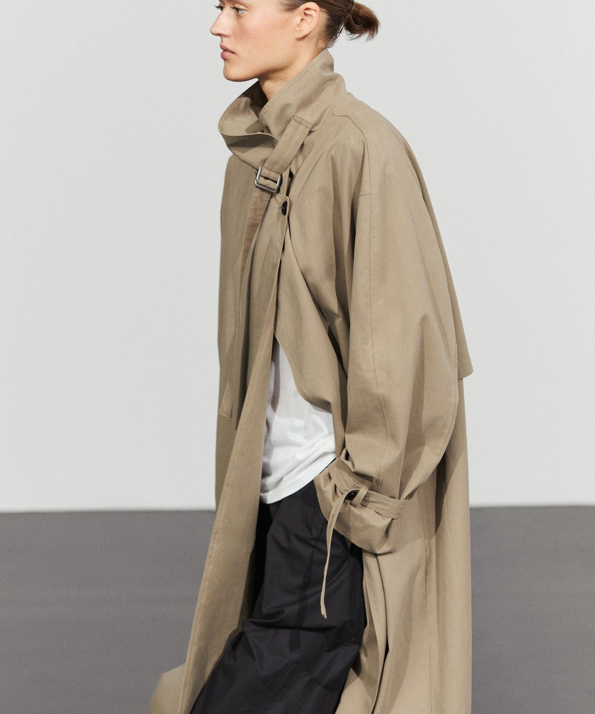 마시모두띠(MASSIMO DUTTI) 버클 디테일 롱 트렌치코트