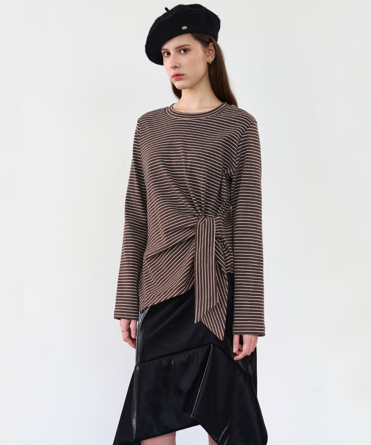 르이엘(LE YIEL) Waist Tie Stripe T-Shirt_Mocha Brown 웨이스트 타이 스트라이프 티셔츠_모카 브라운