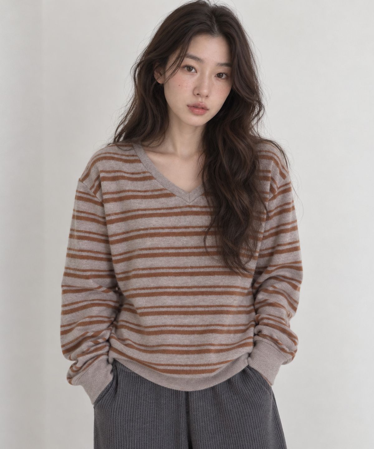 넌즈시(NUNZSI) 스트라이프 브러쉬 브이넥 풀오버 베이지