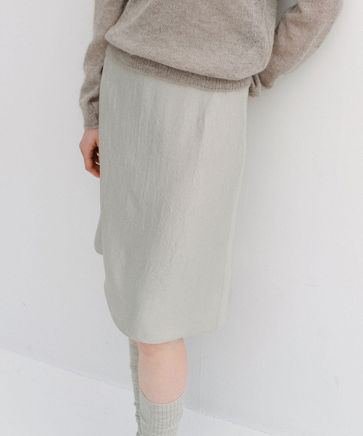 블랭크03(BLANK03) embroidery silky midi skirt (silver mint)