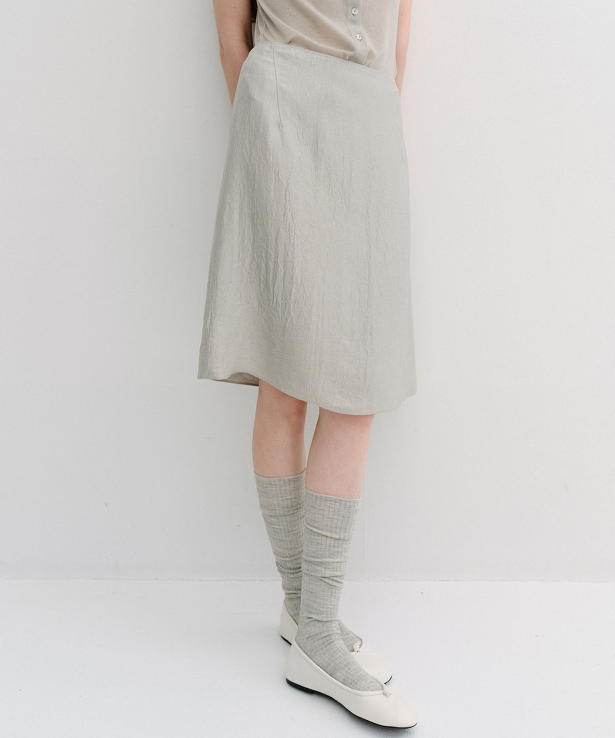 블랭크03(BLANK03) embroidery silky midi skirt (silver mint)