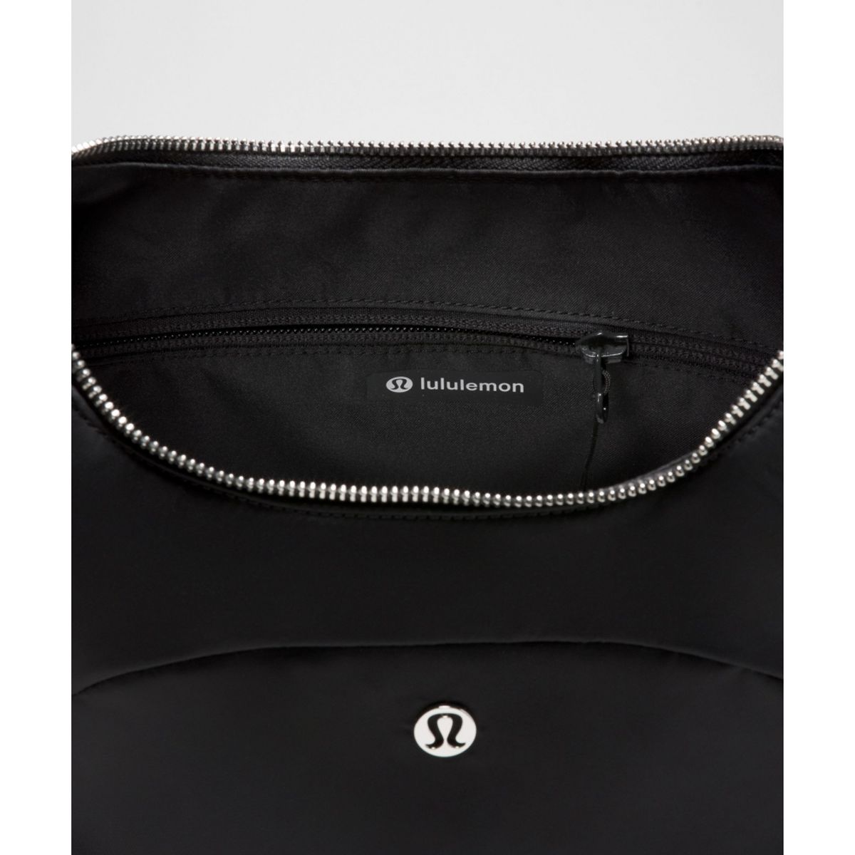 룰루레몬(LULULEMON) 시티 에센셜 컨버터블 숄더백 7L  BLK SLVR